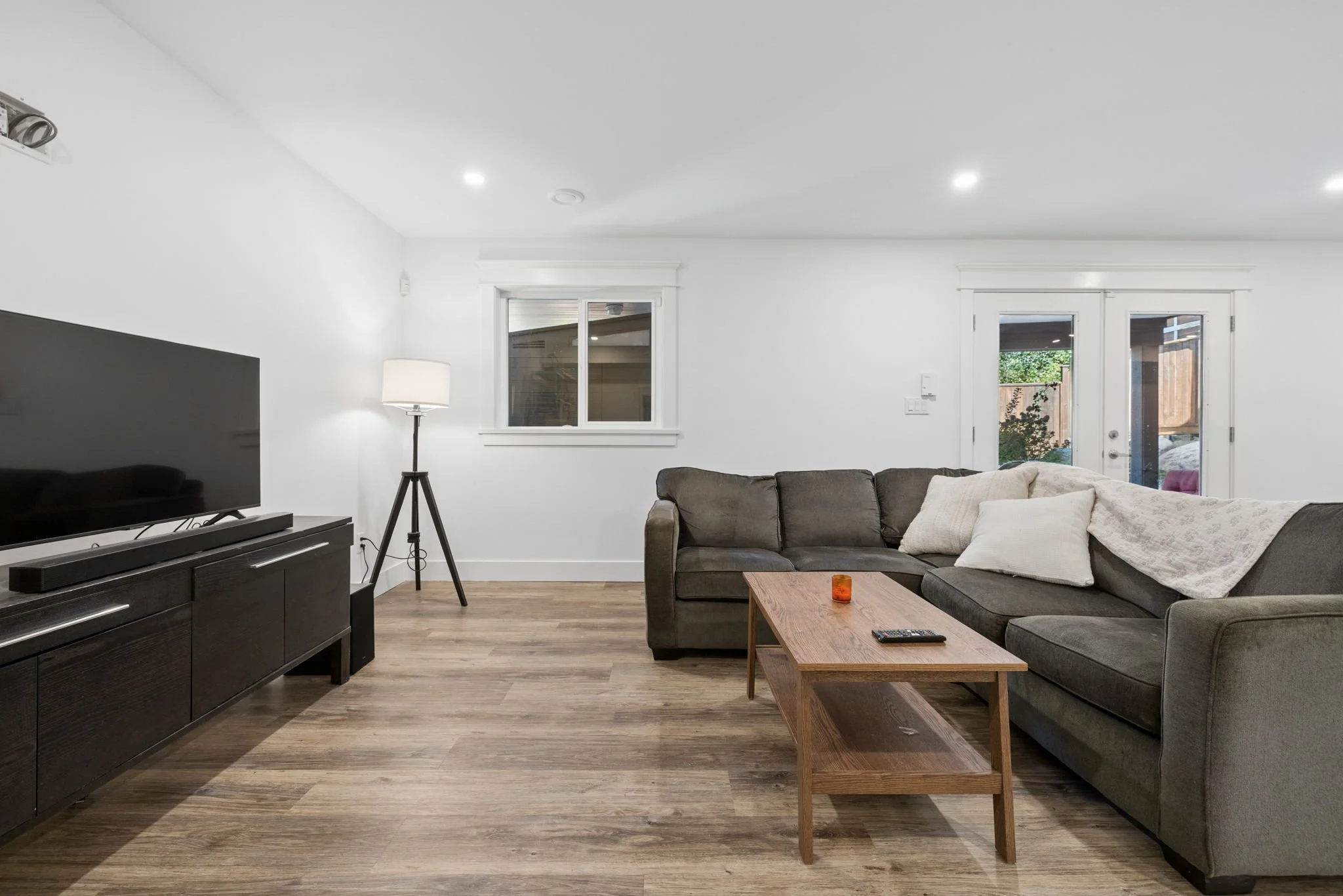 42-web-or-mls-24371104Ave_042.jpg