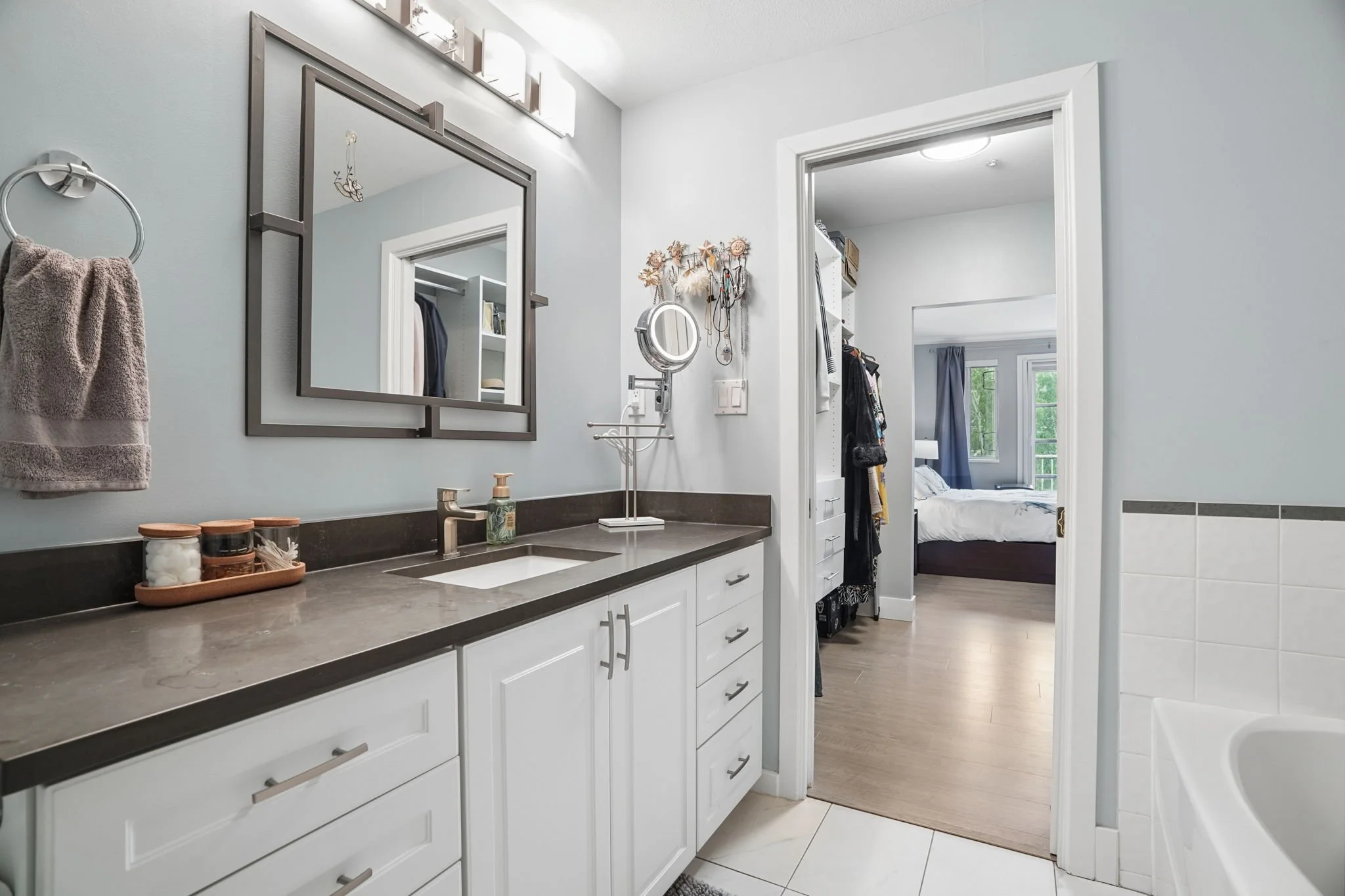 30-web-or-mls-311-2020 E Kent Ave_030.jpg