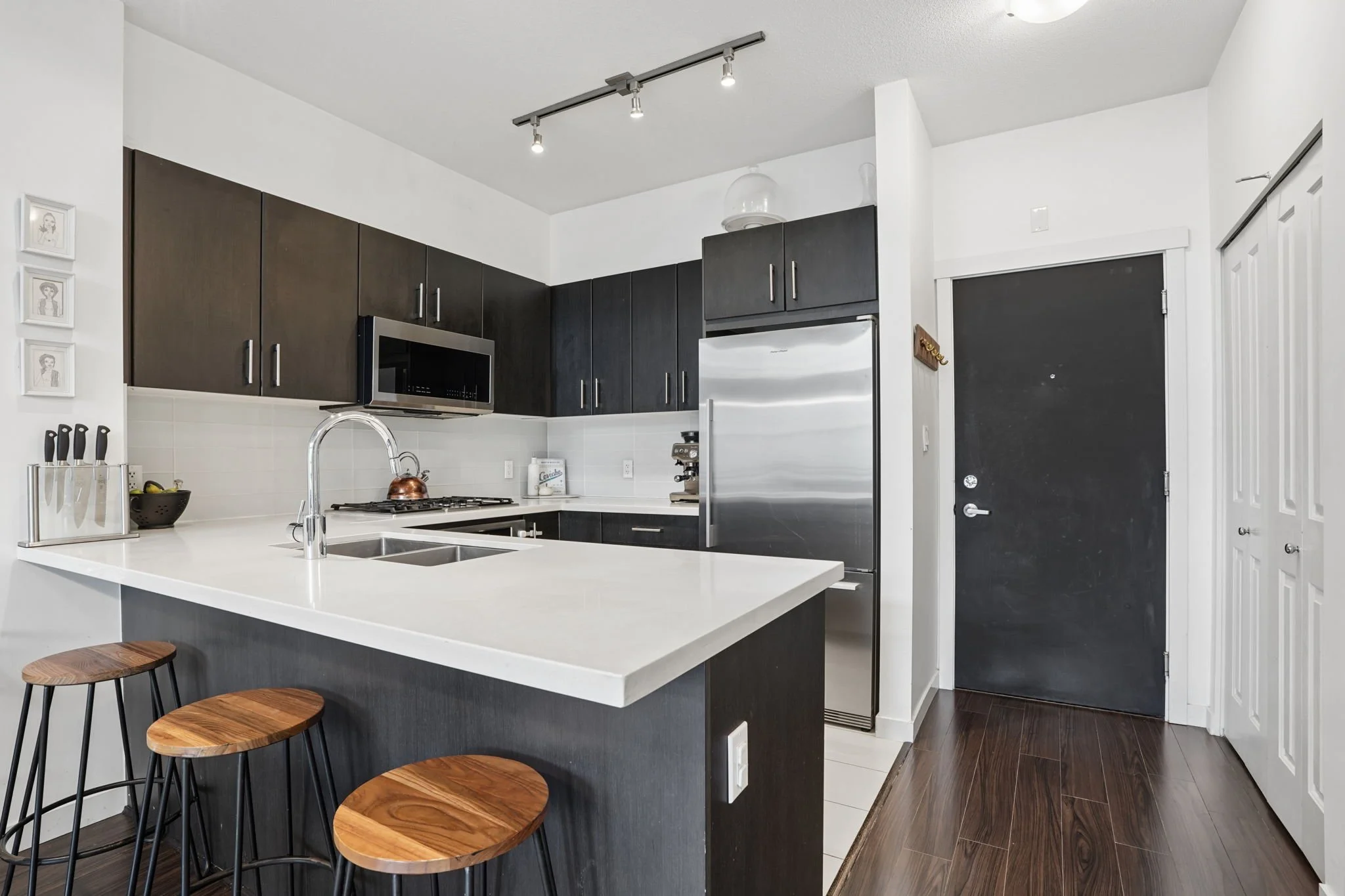 11-web-or-mls-412-3163 Riverwalk Ave_011.jpg