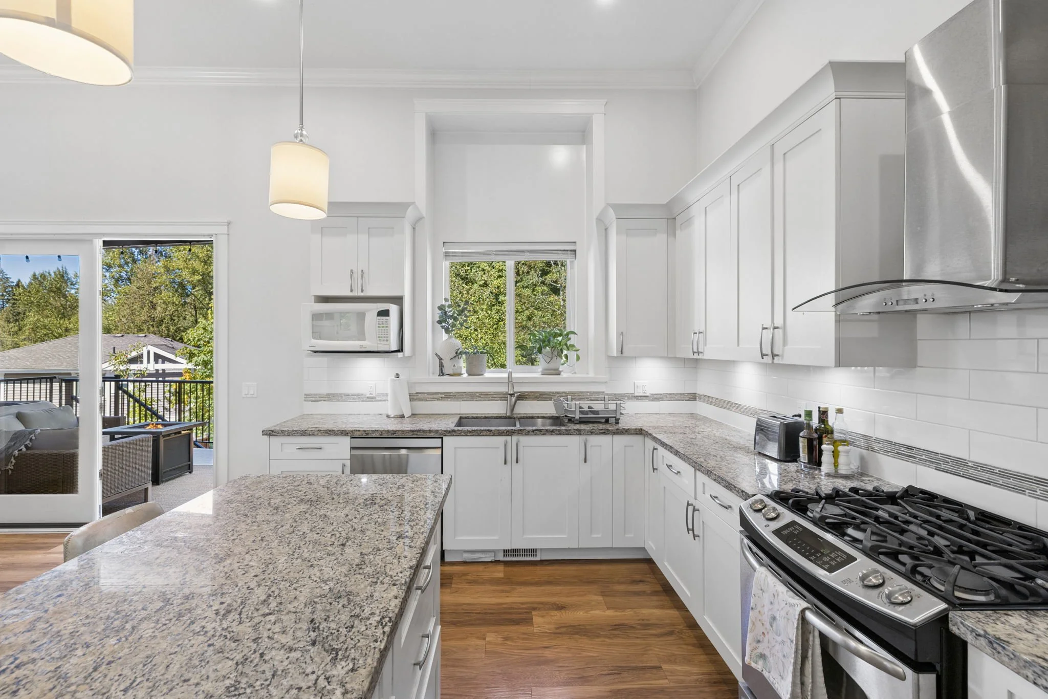 16-web-or-mls-24371104Ave_016.jpg