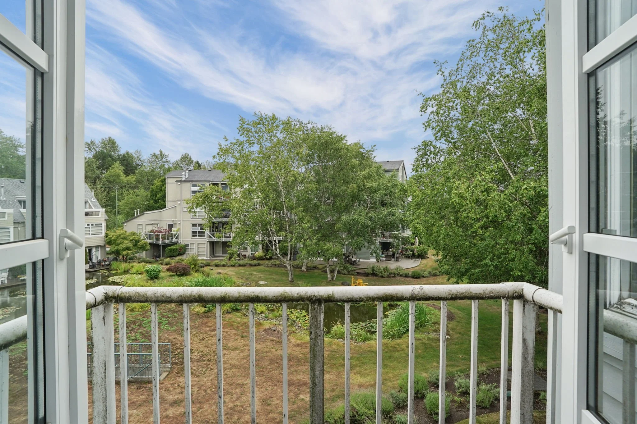 22-web-or-mls-311-2020 E Kent Ave_022.jpg