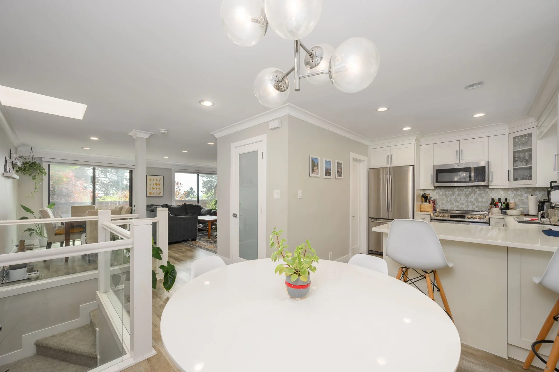 3201-Lonsdale-Ave-360hometours-019s.jpg