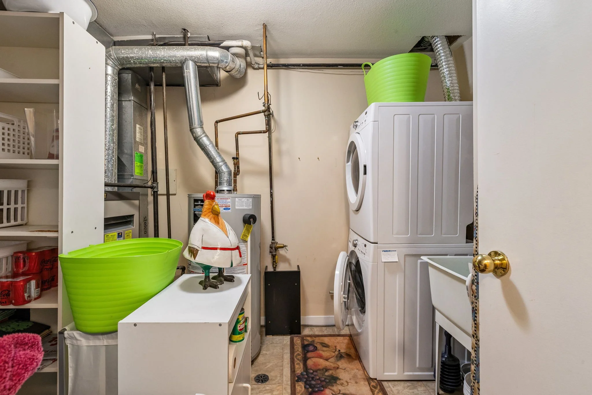 47-web-or-mls-3491 St George Ave_047.jpg