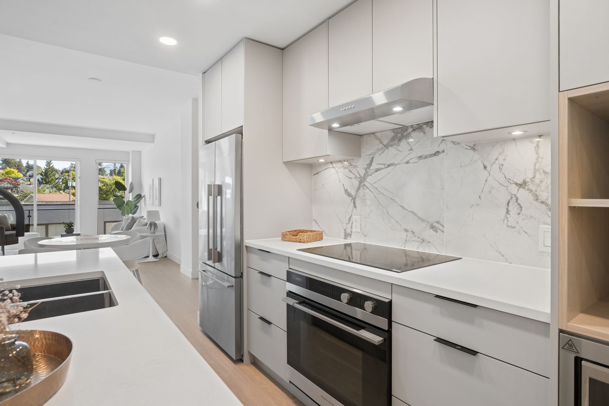 18-web-or-mls-321-422 E 3rd St_018.jpg
