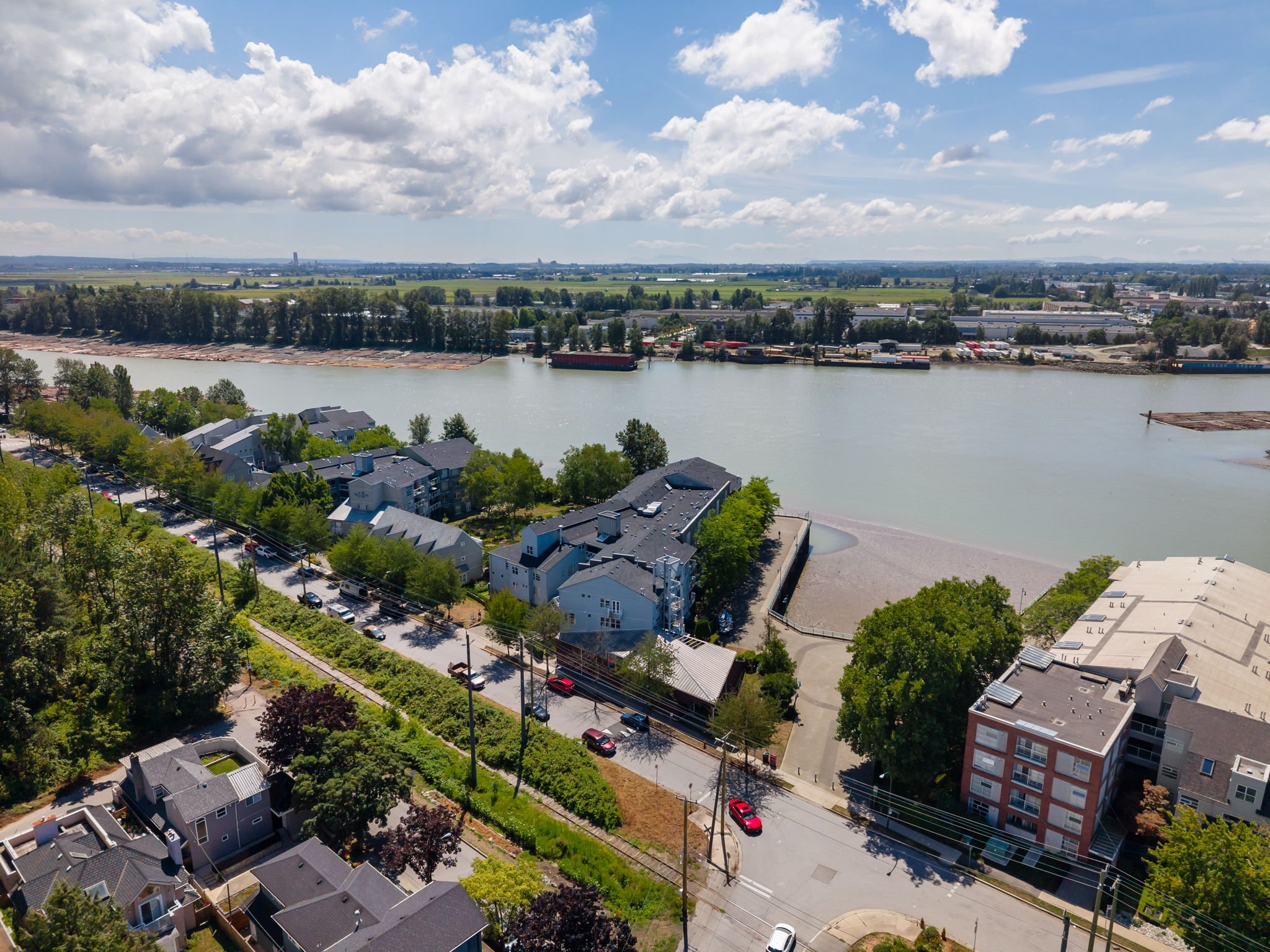 50-web-or-mls-311-2020 E Kent Ave_050.jpg