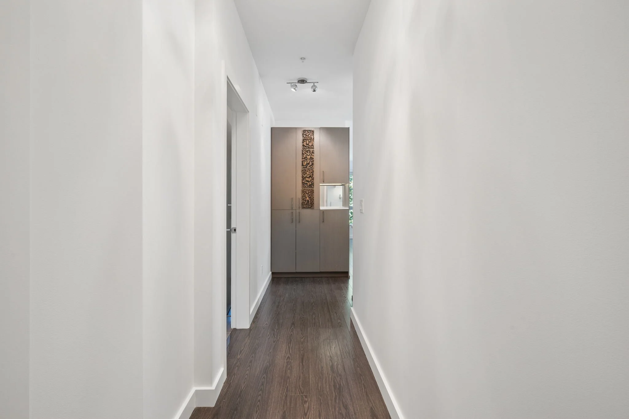 7-web-or-mls-204-1621 Hamilton Ave_007.jpg