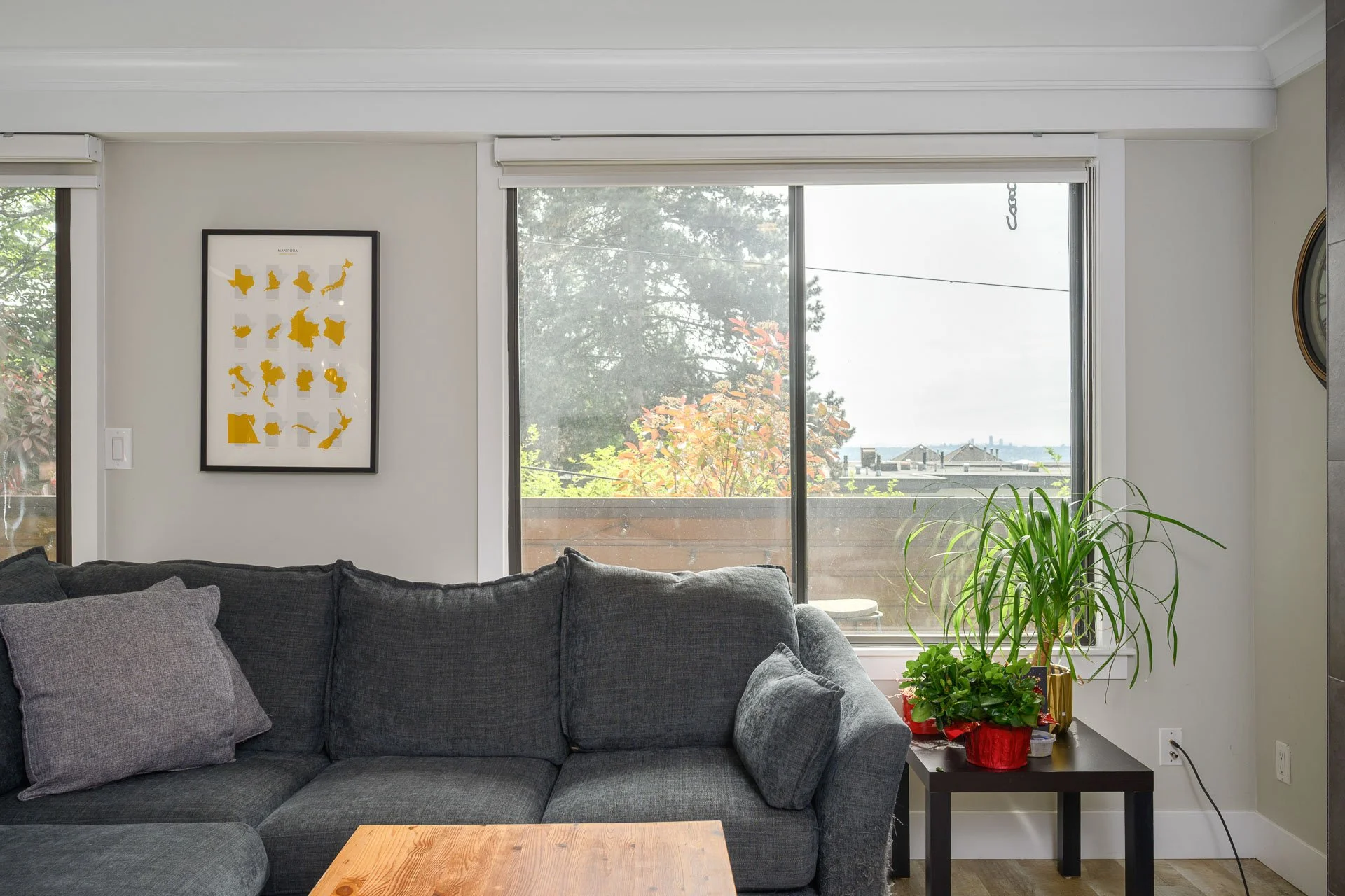 3201-Lonsdale-Ave-360hometours-009s.jpg