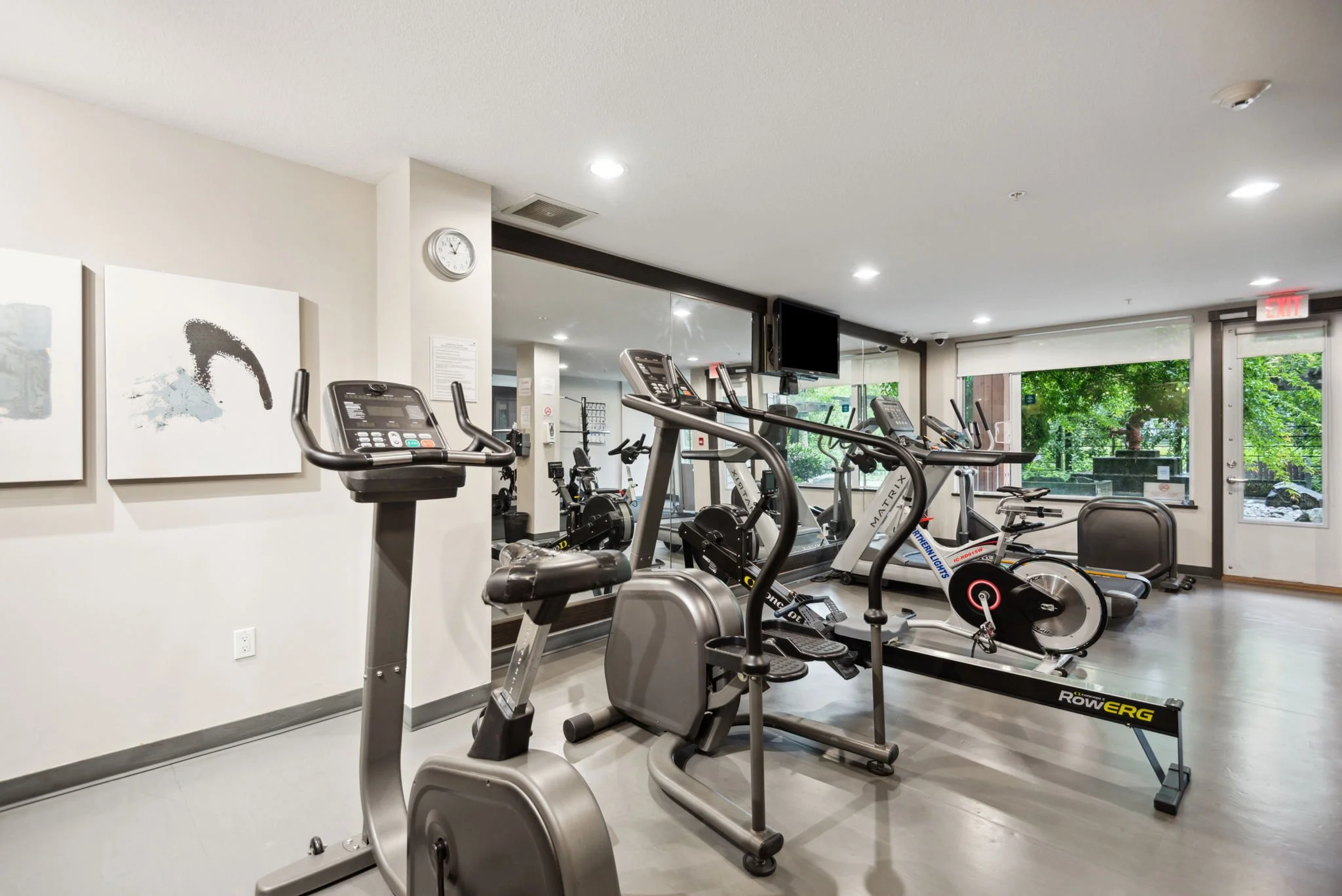 37-web-or-mls-412-3163 Riverwalk Ave_037.jpg