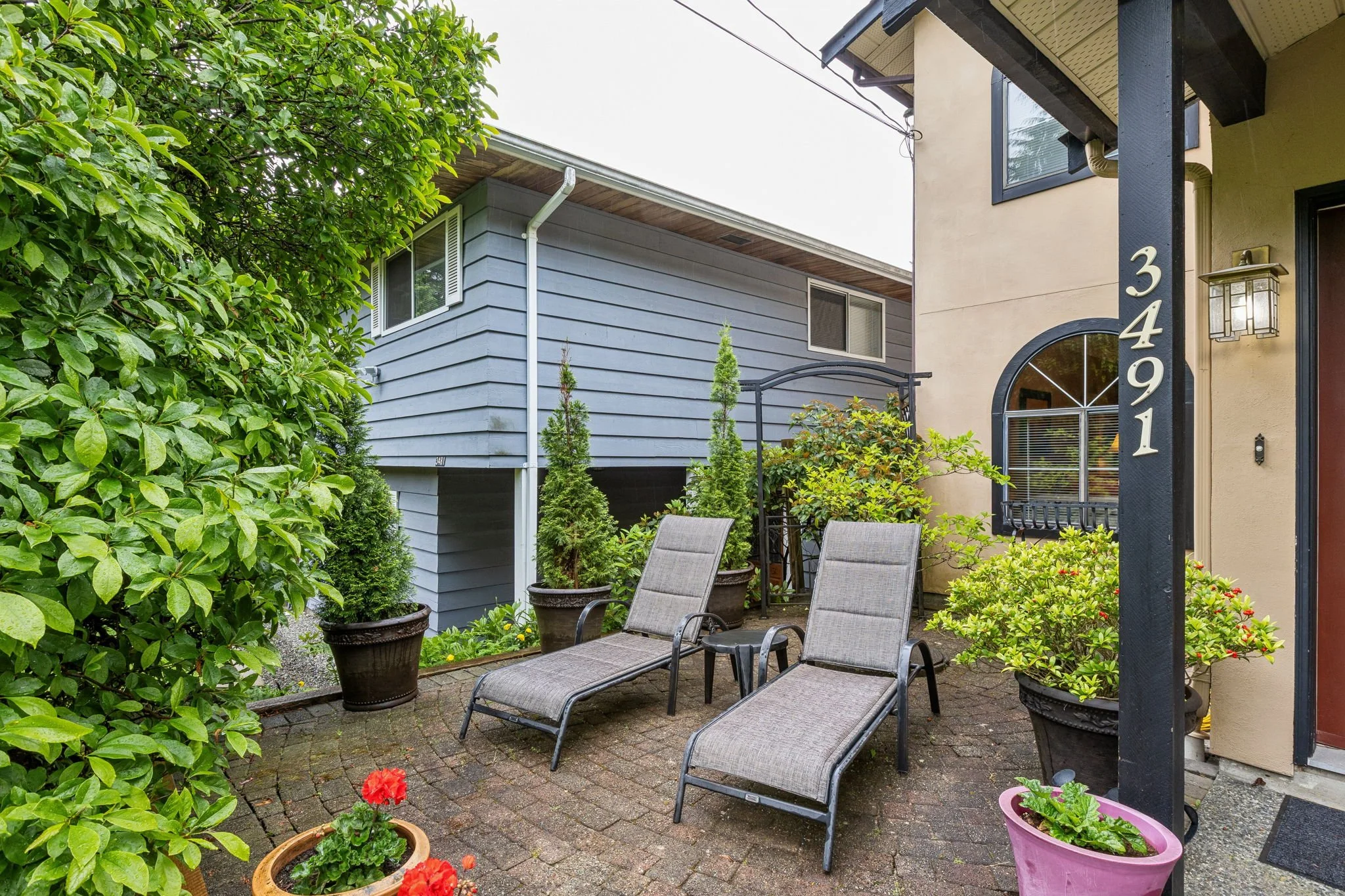 5-web-or-mls-3491 St George Ave_005.jpg