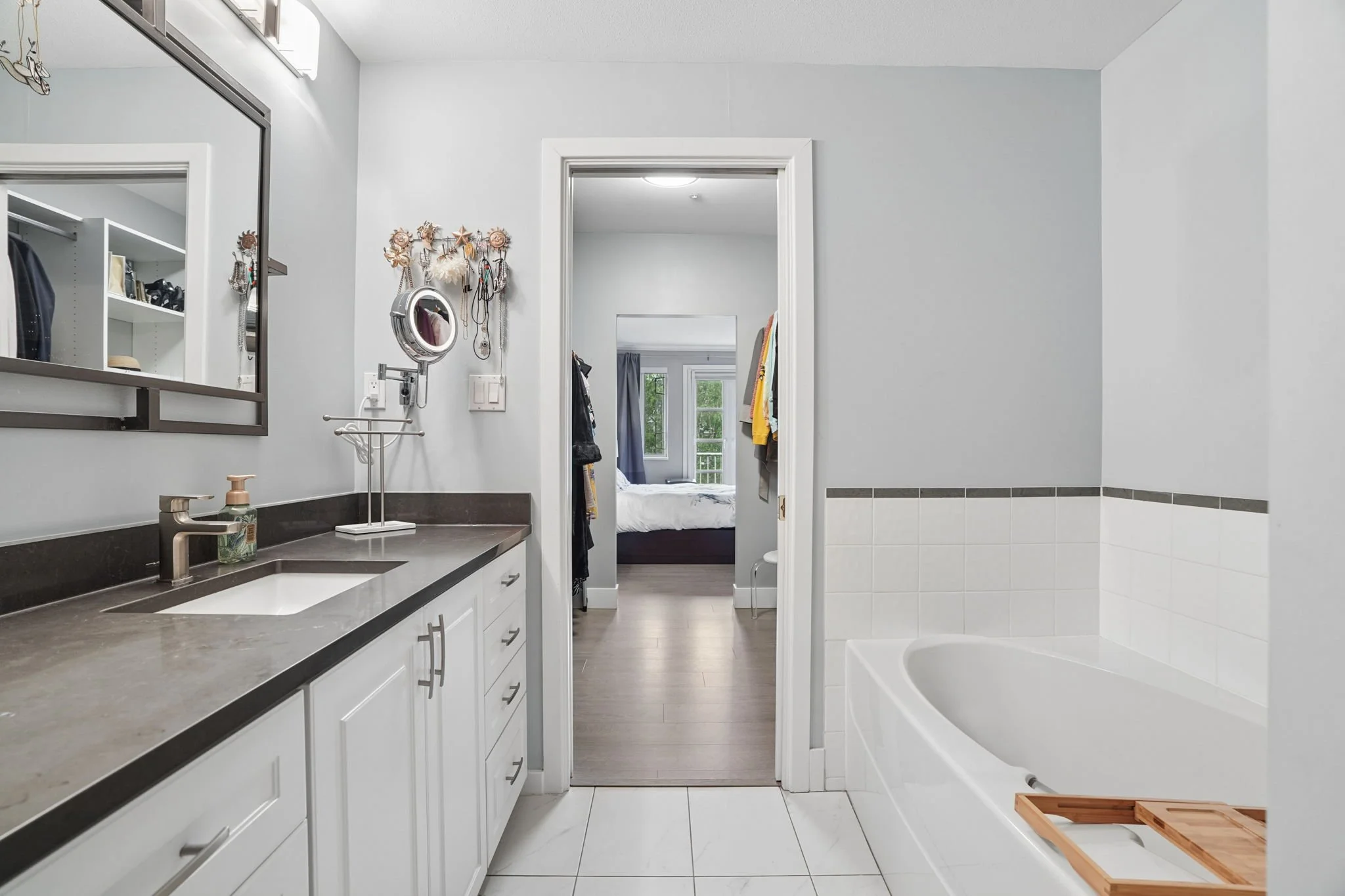 29-web-or-mls-311-2020 E Kent Ave_029.jpg