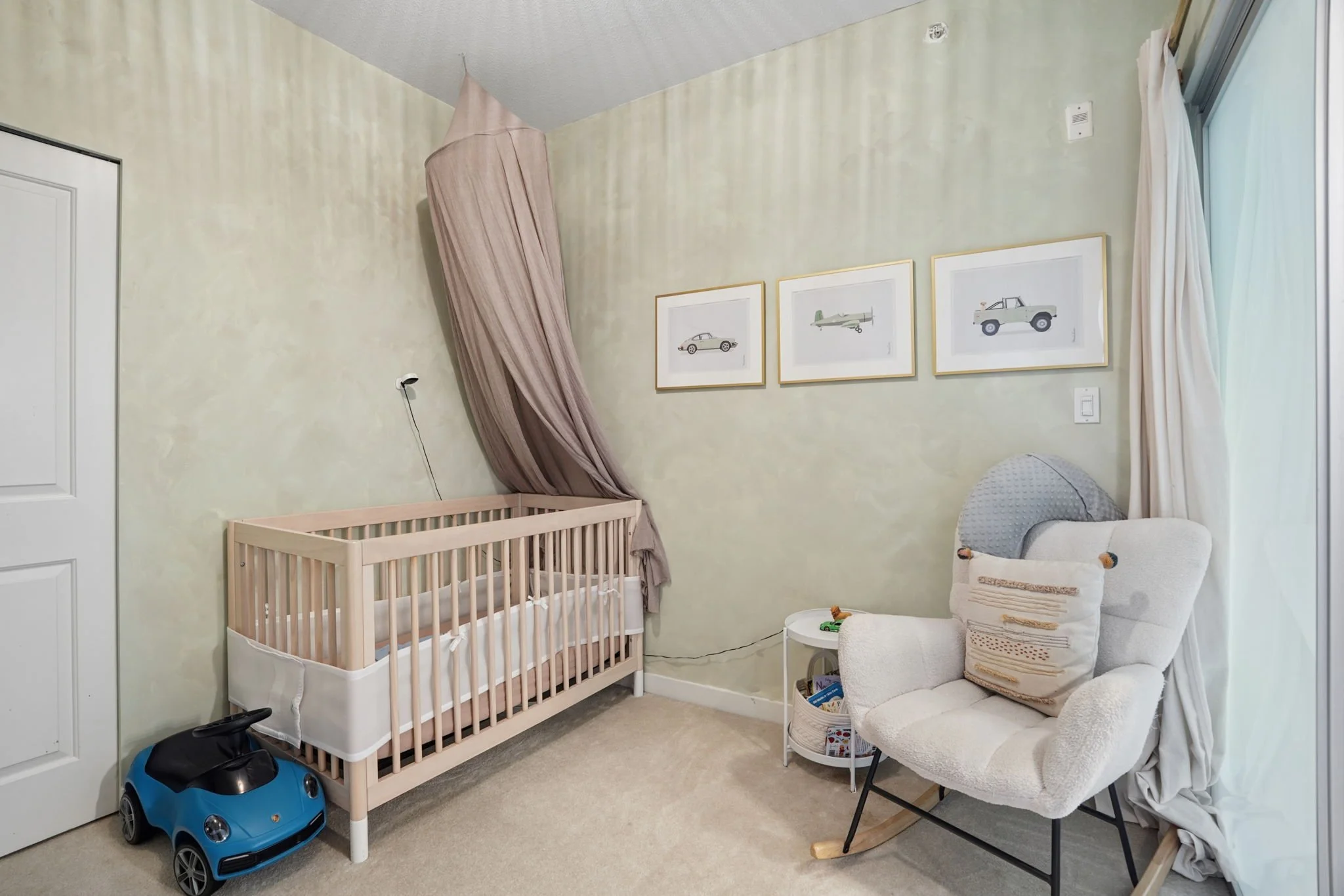 23-web-or-mls-412-3163 Riverwalk Ave_023.jpg