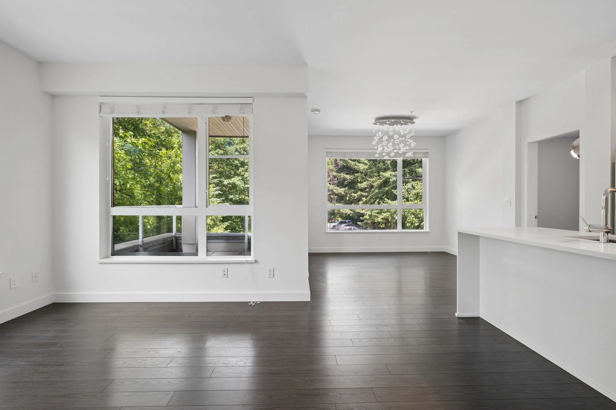 10-web-or-mls-204-1621 Hamilton Ave_010.jpg