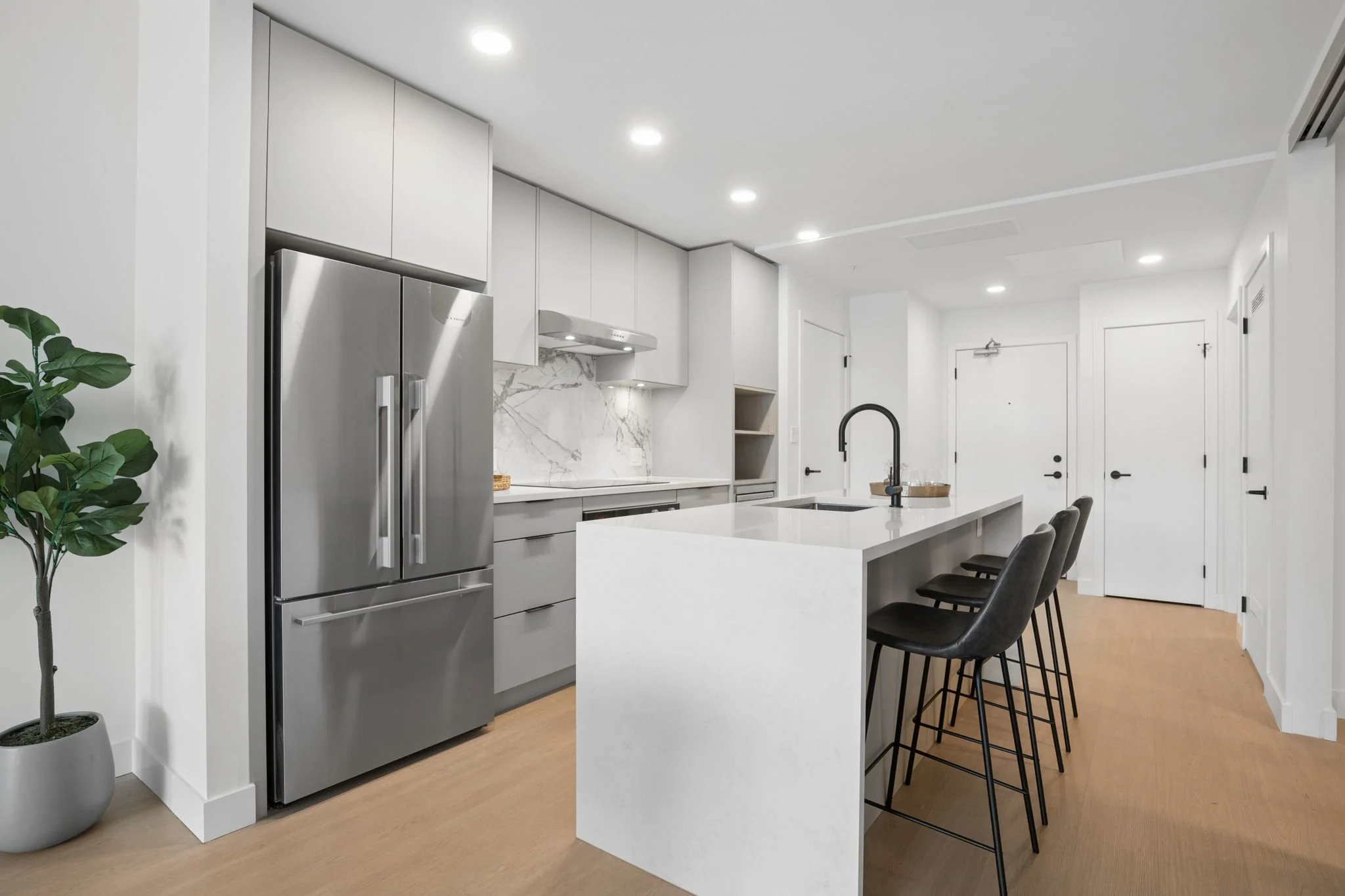 14-web-or-mls-321-422 E 3rd St_014.jpg