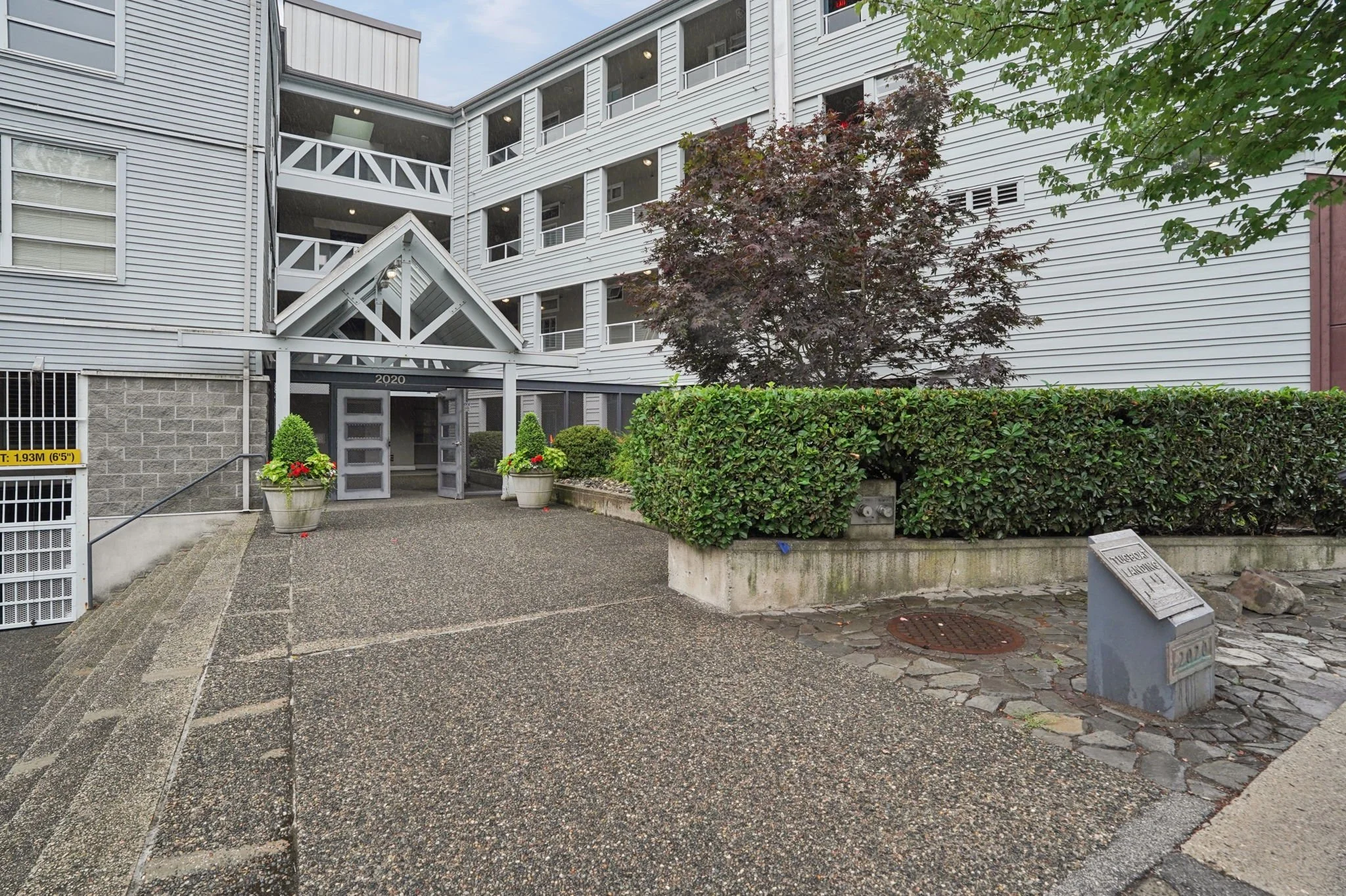 3-web-or-mls-311-2020 E Kent Ave_003.jpg