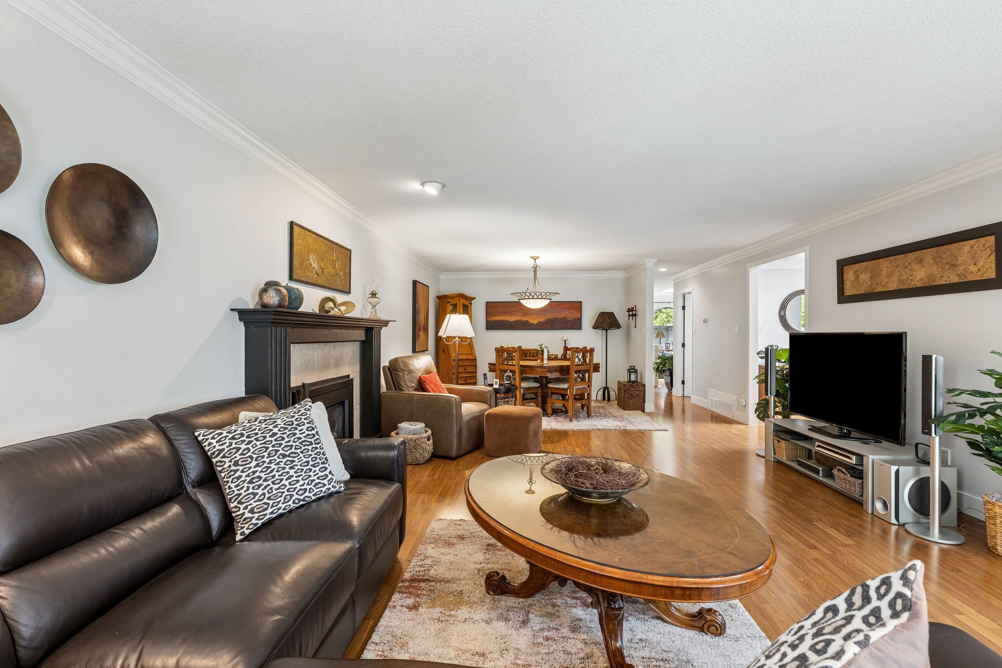 18-web-or-mls-3491 St George Ave_018.jpg