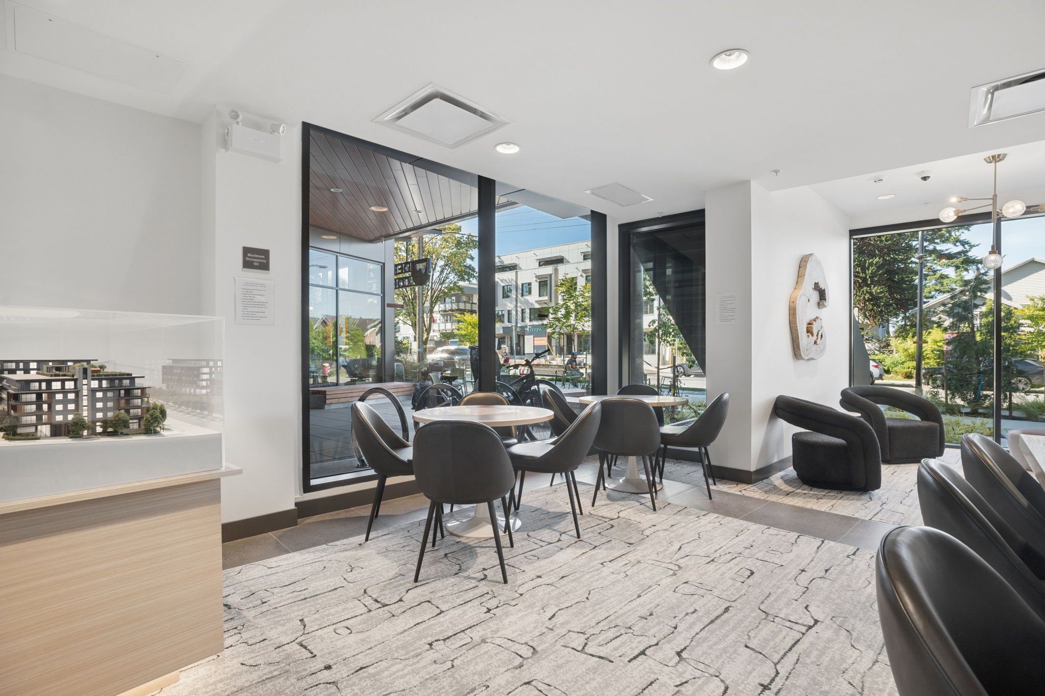 35-web-or-mls-321-422 E 3rd St_035.jpg