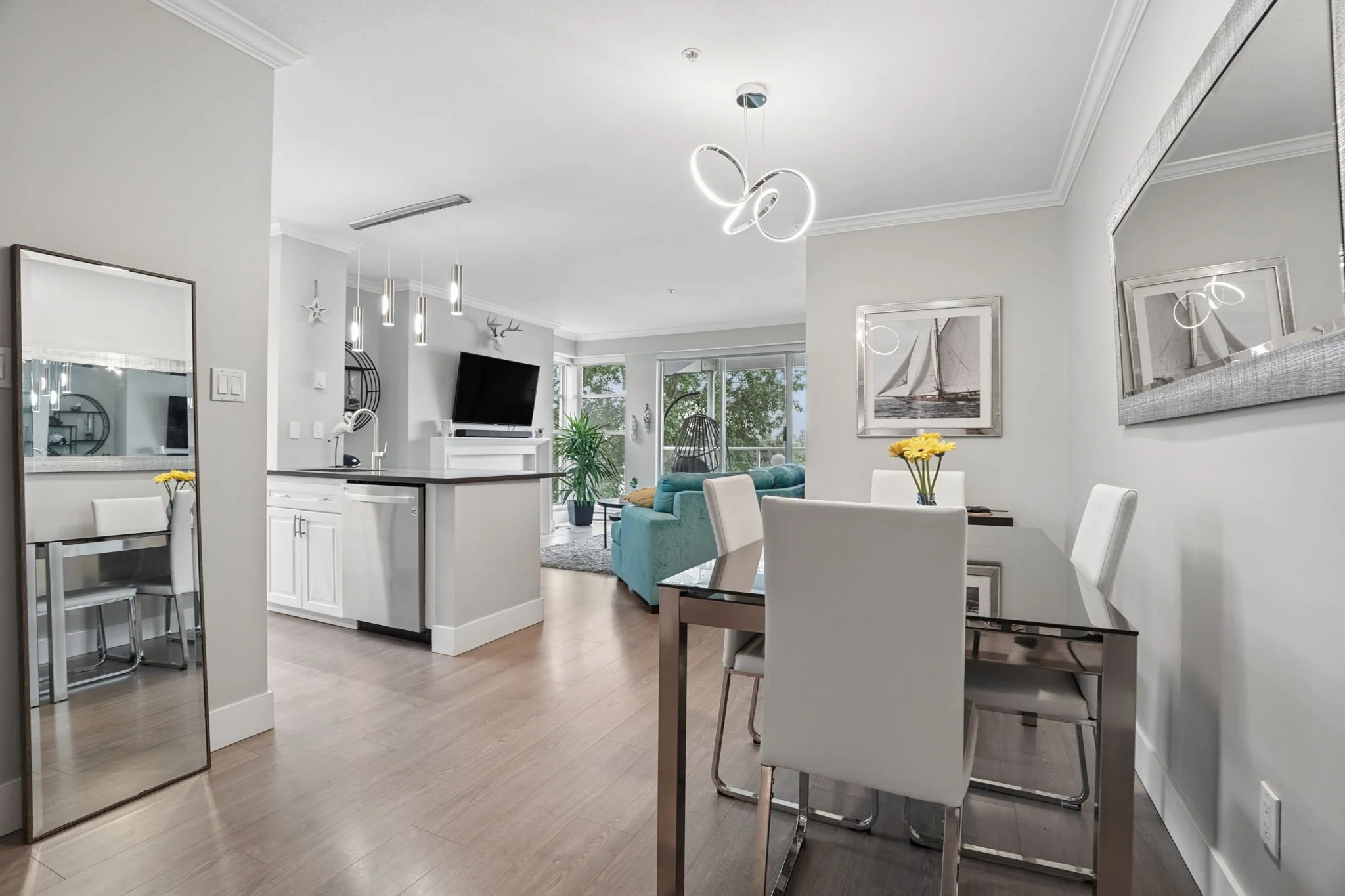 11-web-or-mls-311-2020 E Kent Ave_011.jpg