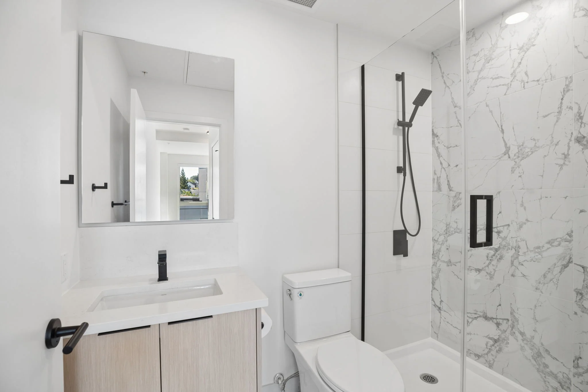 26-web-or-mls-321-422 E 3rd St_026.jpg