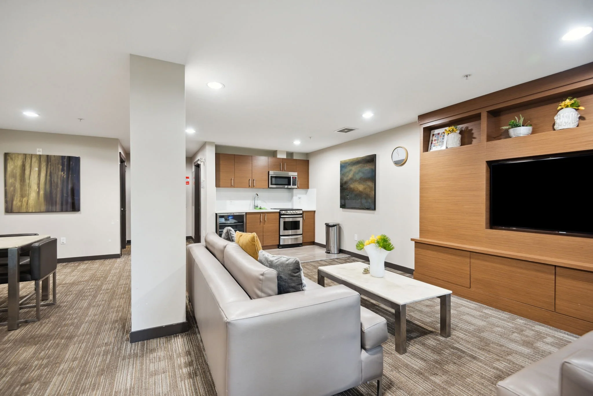 36-web-or-mls-412-3163 Riverwalk Ave_036.jpg