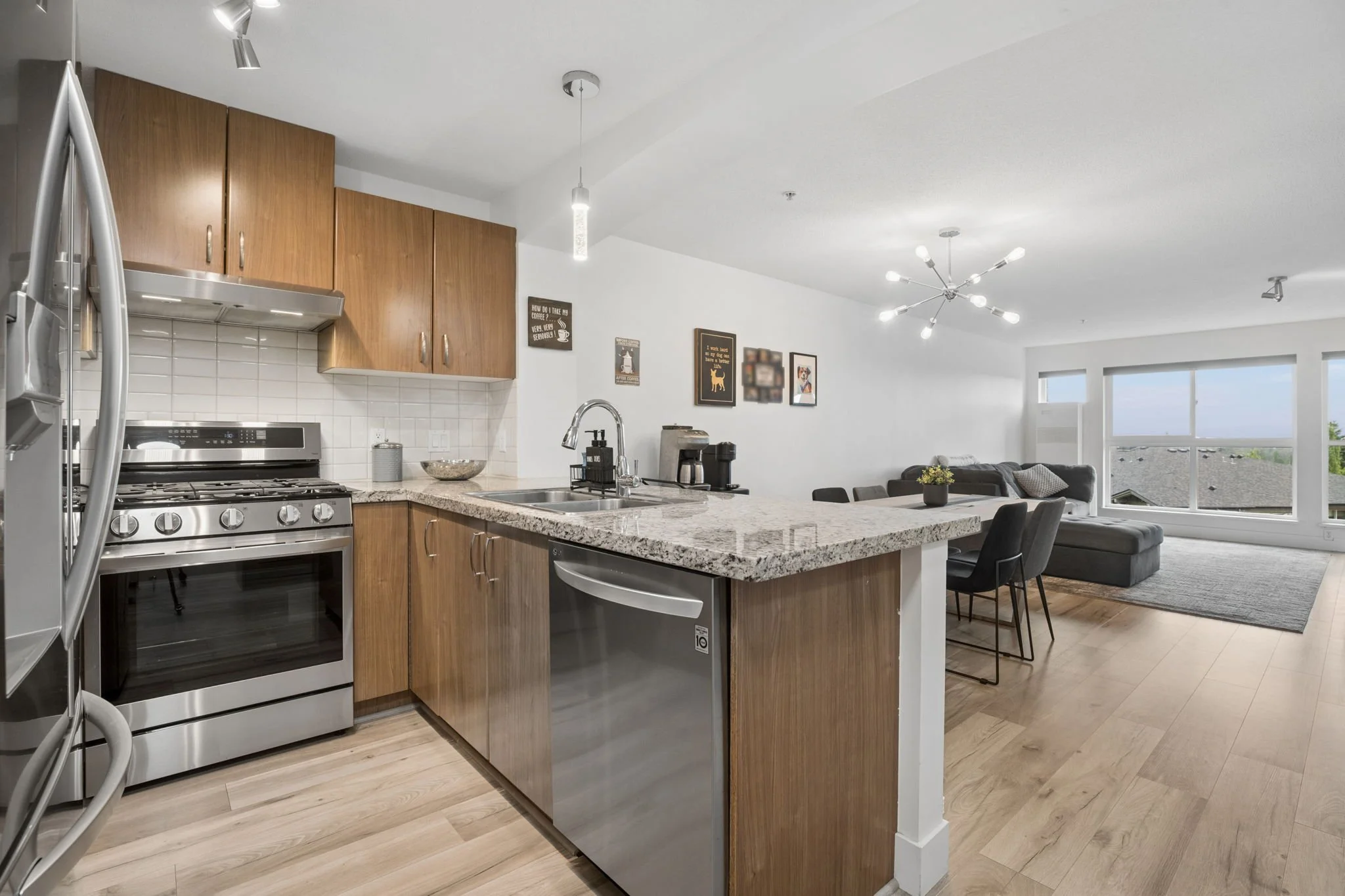 14-web-or-mls-202-3082 Dayanee Springs Blvd_014.jpg
