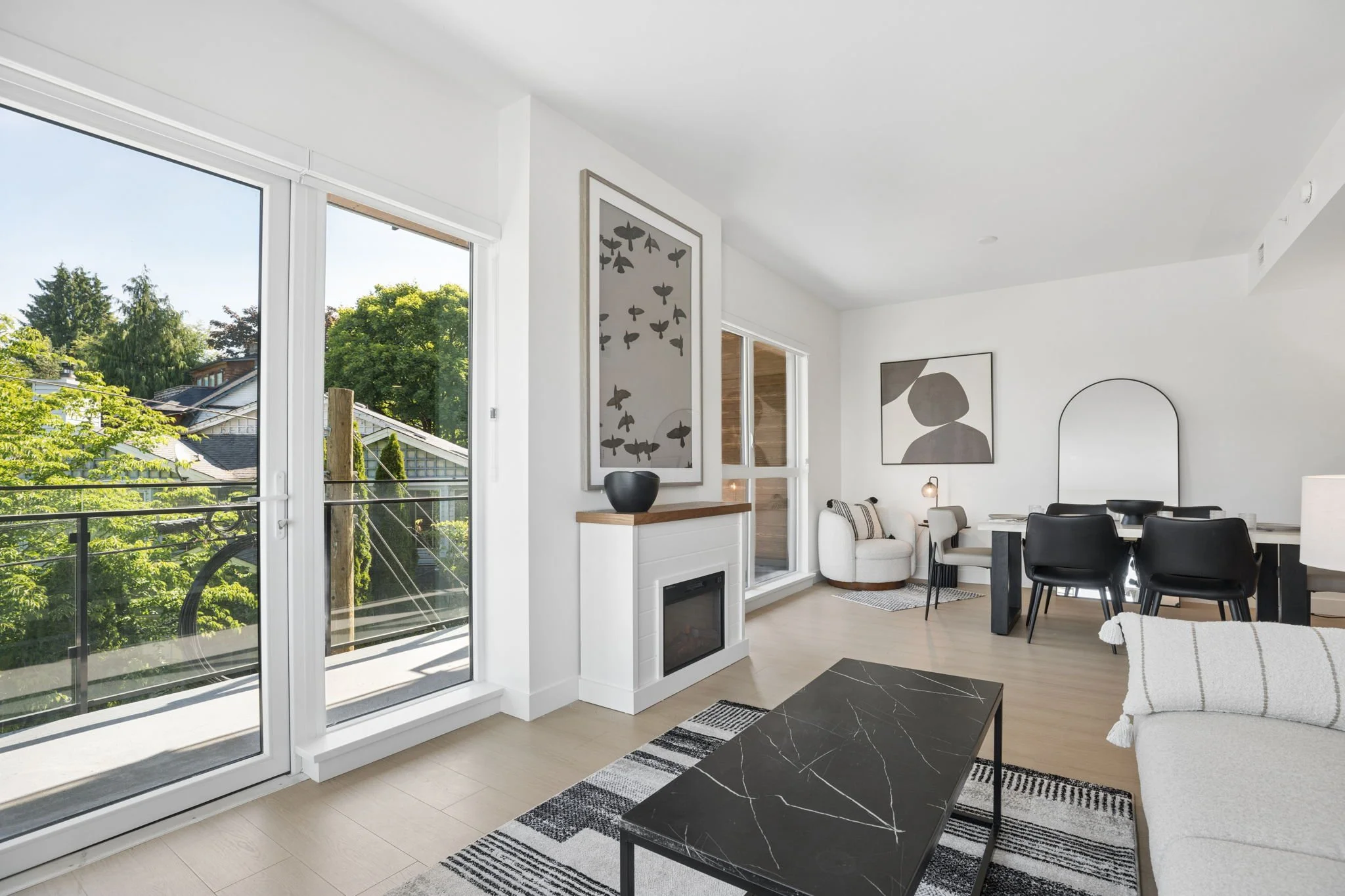 10-web-or-mls-563-422 E 3rd St_010.jpg
