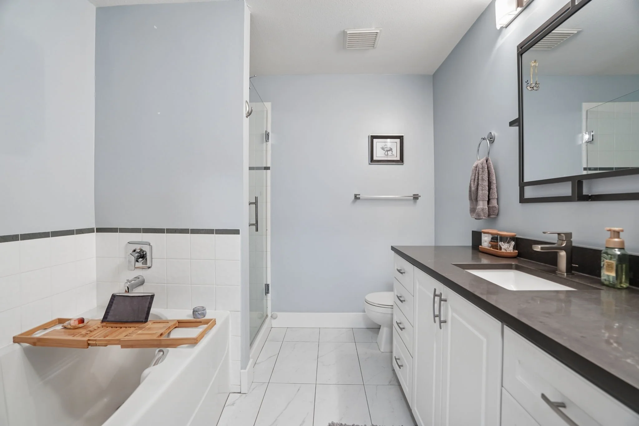 26-web-or-mls-311-2020 E Kent Ave_026.jpg
