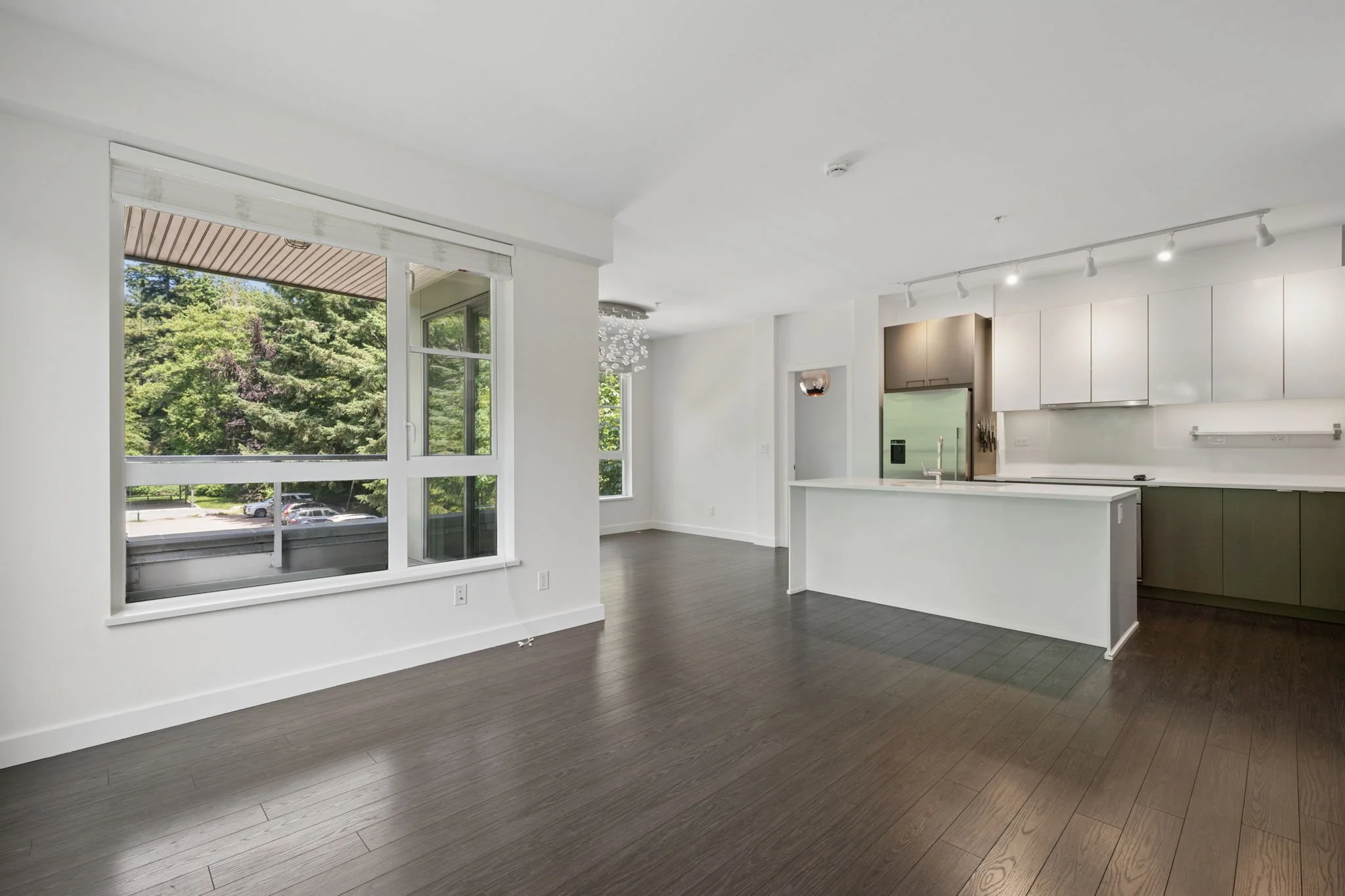 13-web-or-mls-204-1621 Hamilton Ave_013.jpg