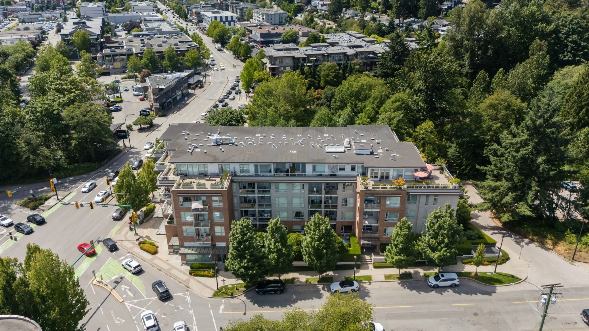33-web-or-mls-204-1621 Hamilton Ave_033.jpg