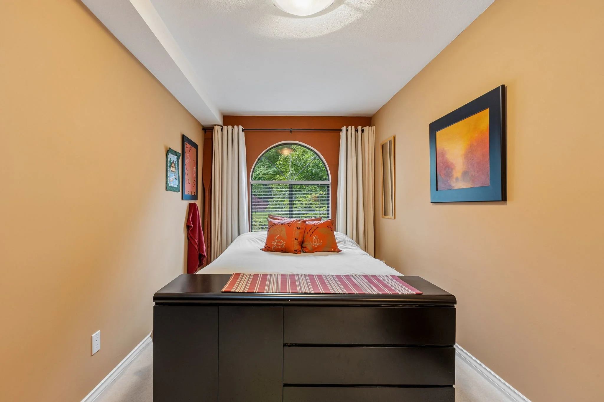 44-web-or-mls-3491 St George Ave_044.jpg