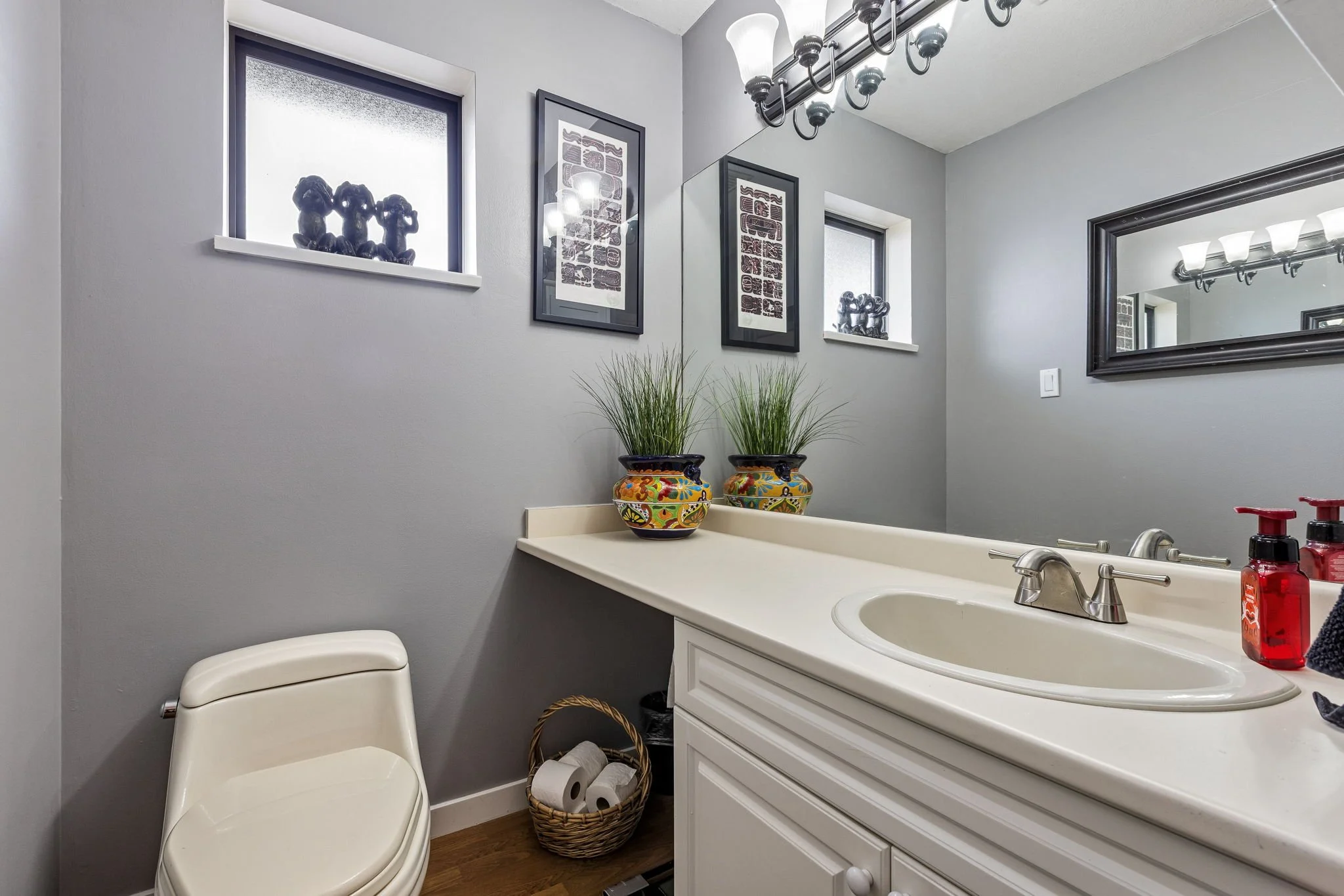 29-web-or-mls-3491 St George Ave_029.jpg
