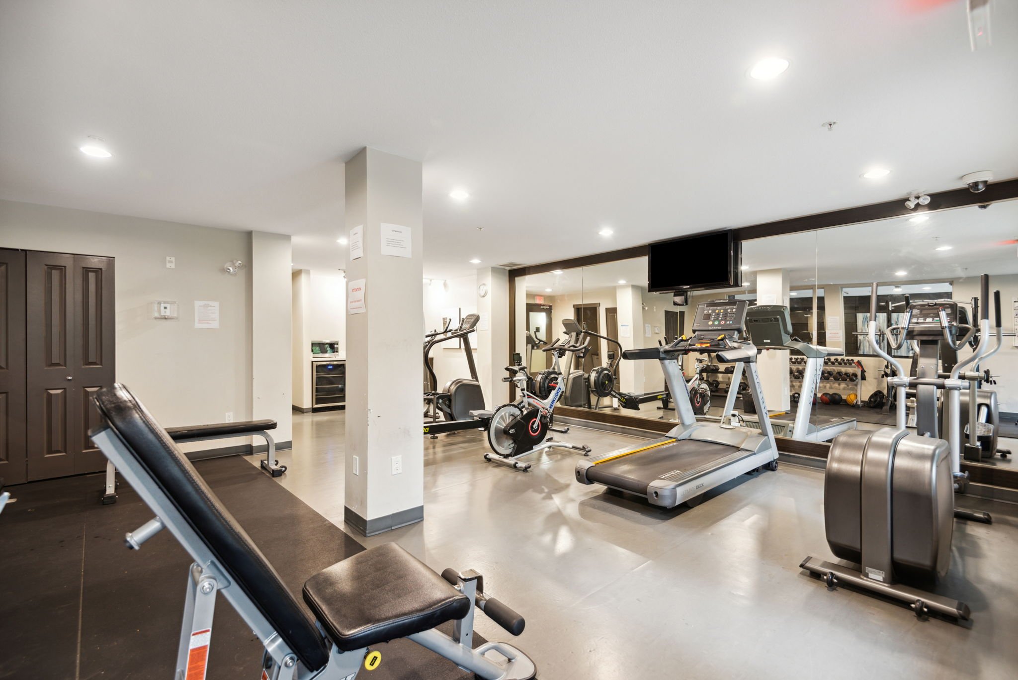 39-web-or-mls-412-3163 Riverwalk Ave_039.jpg
