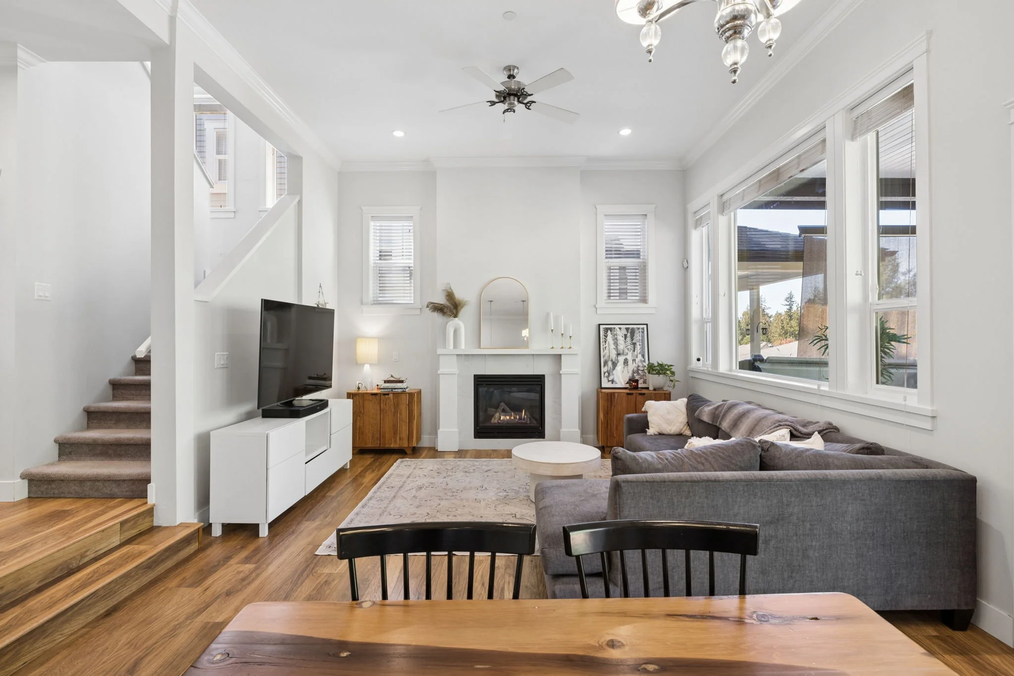 8-web-or-mls-24371104Ave_008.jpg