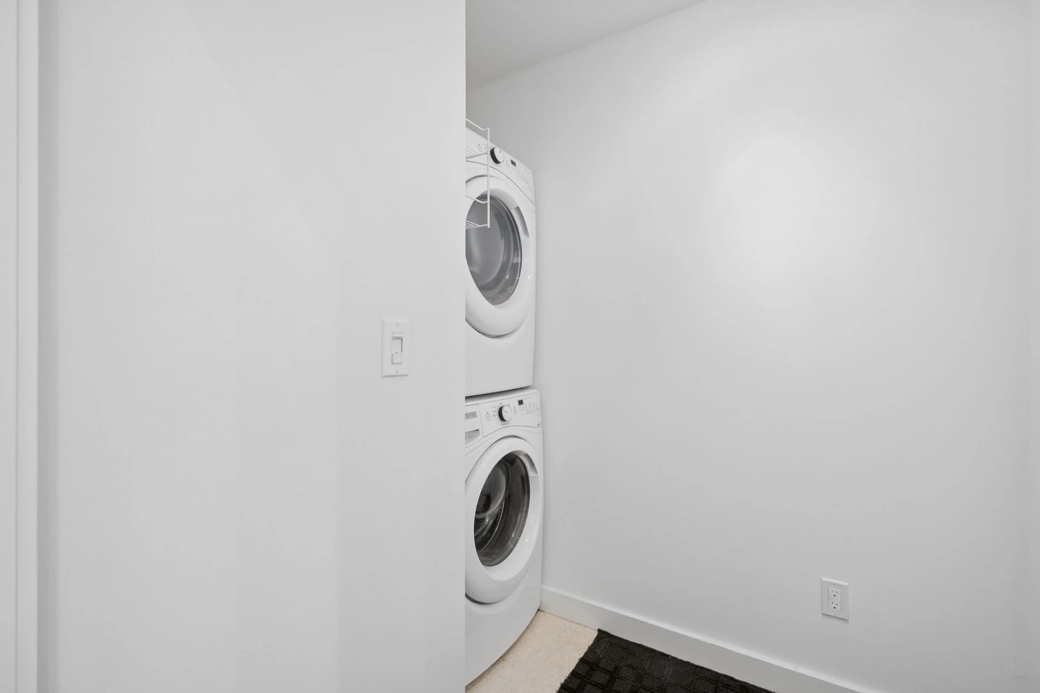 30-web-or-mls-204-1621 Hamilton Ave_030.jpg