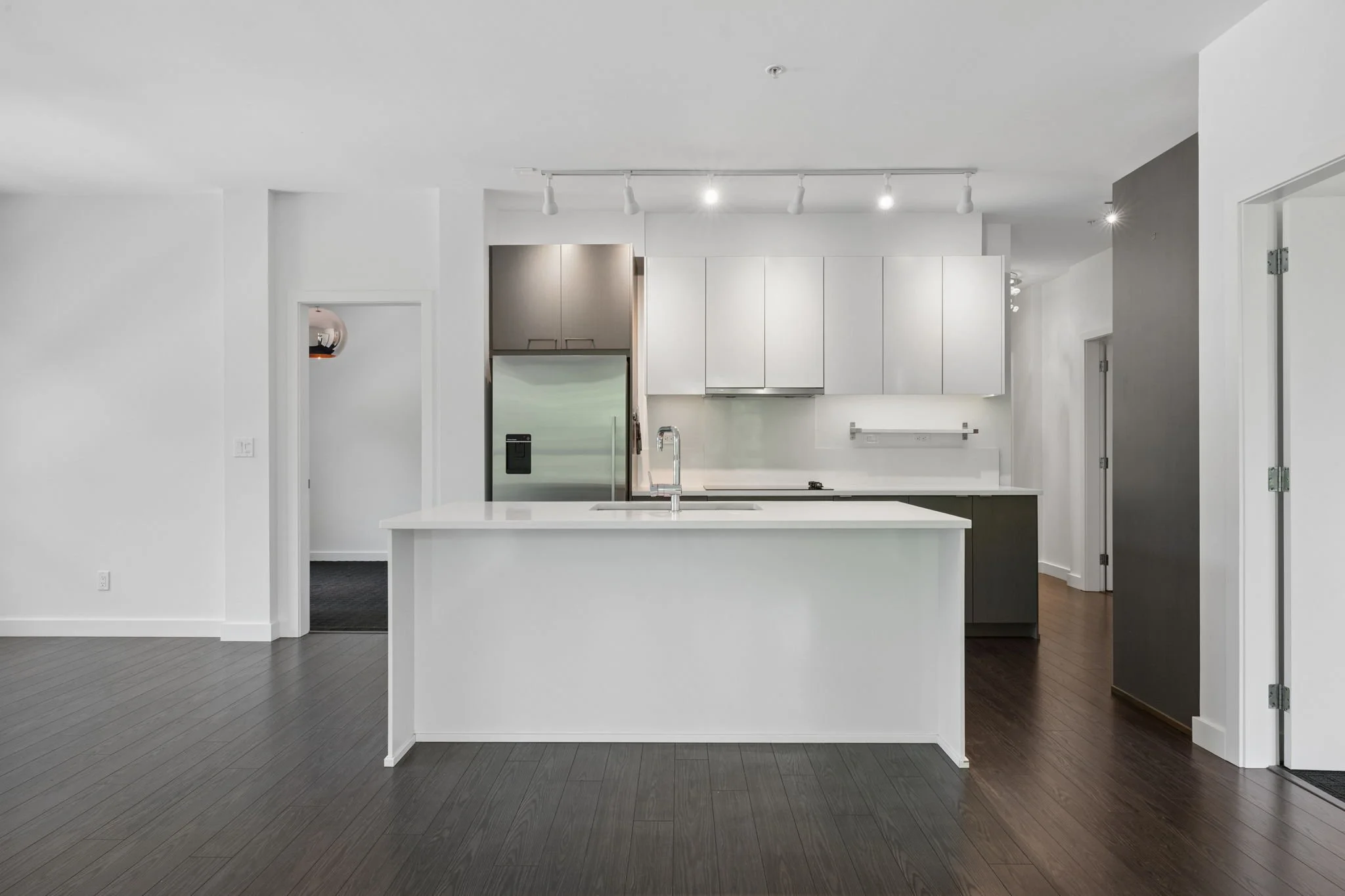 18-web-or-mls-204-1621 Hamilton Ave_018.jpg