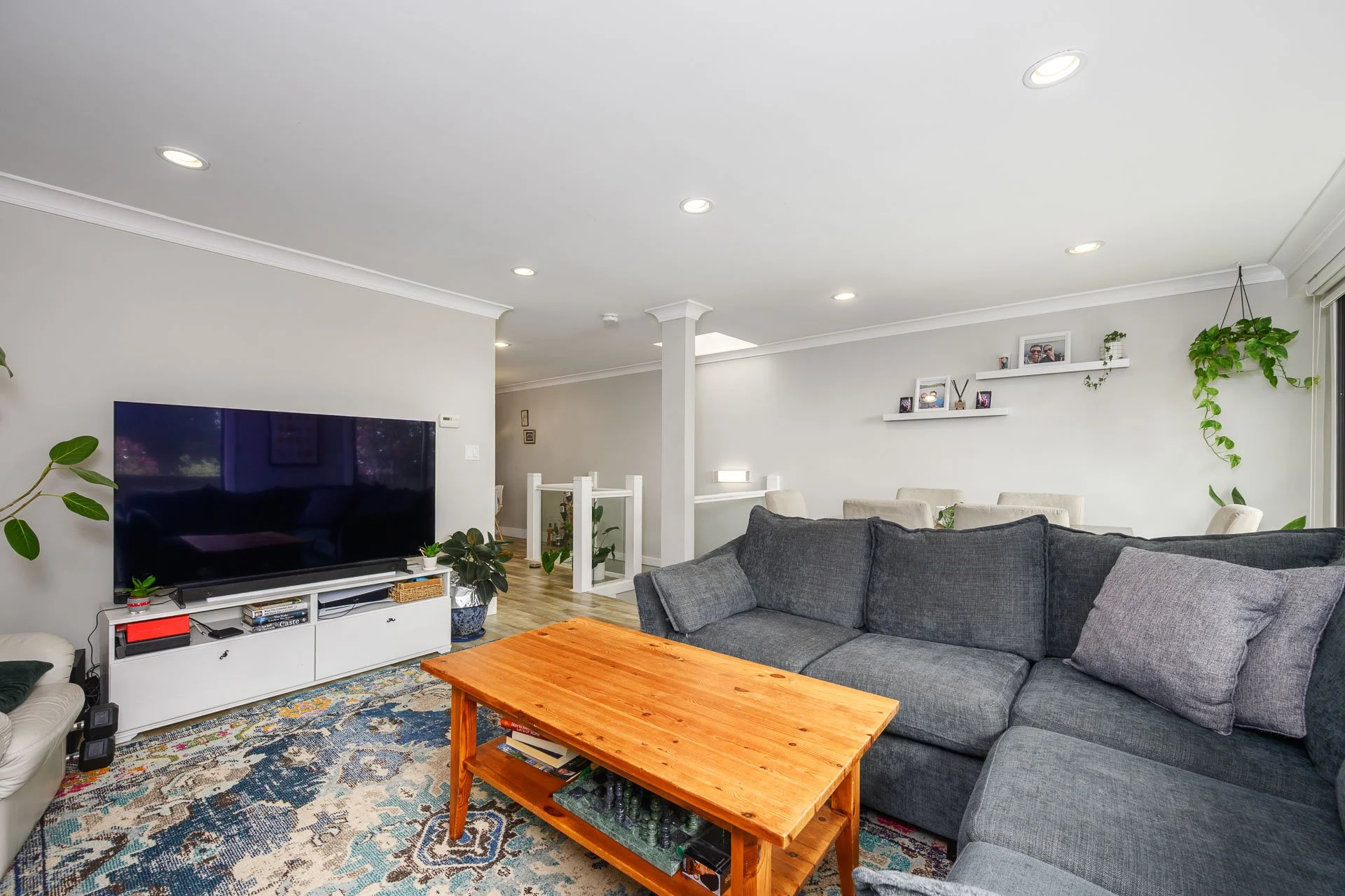 3201-Lonsdale-Ave-360hometours-011s.jpg