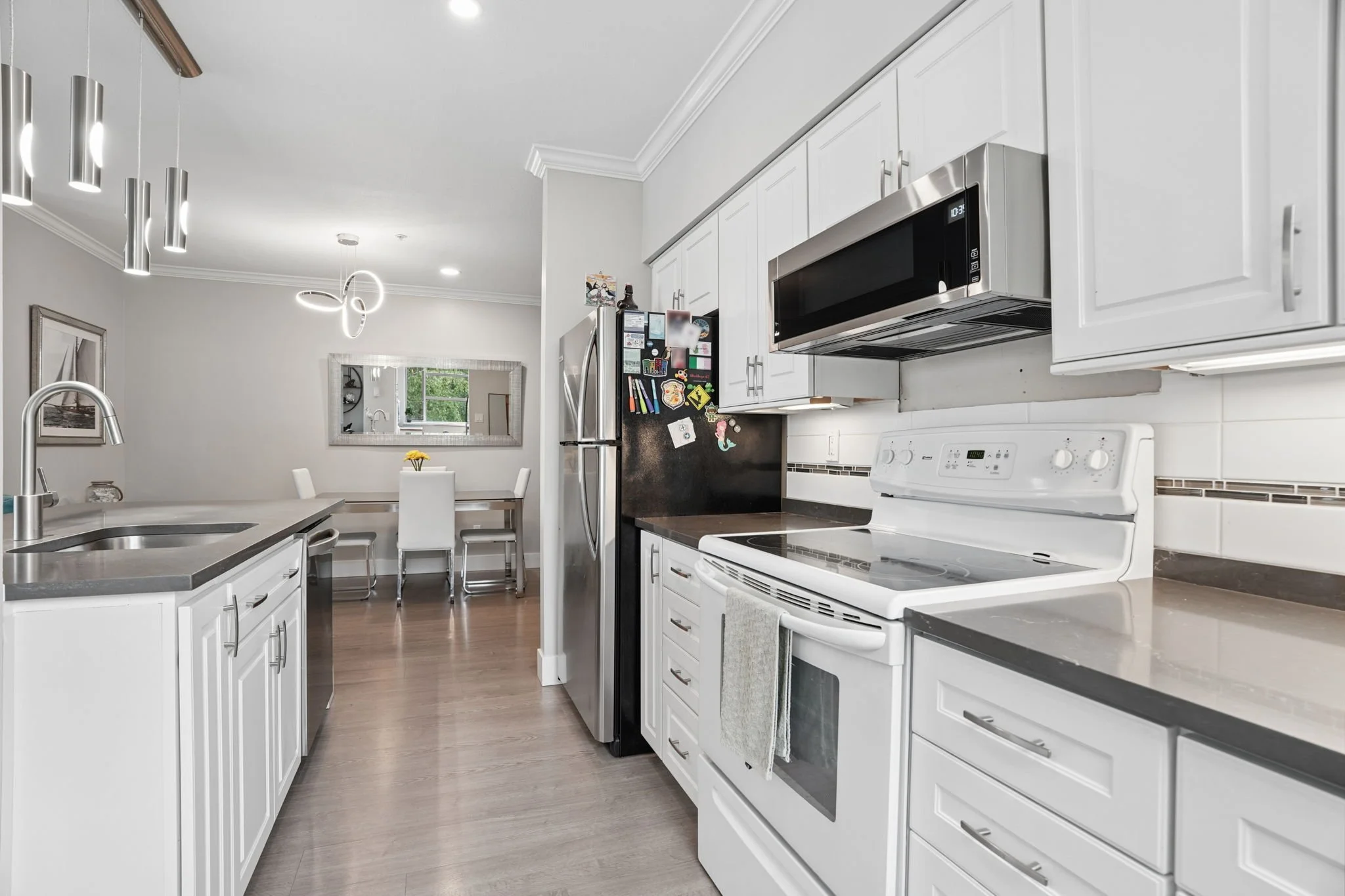 17-web-or-mls-311-2020 E Kent Ave_017.jpg