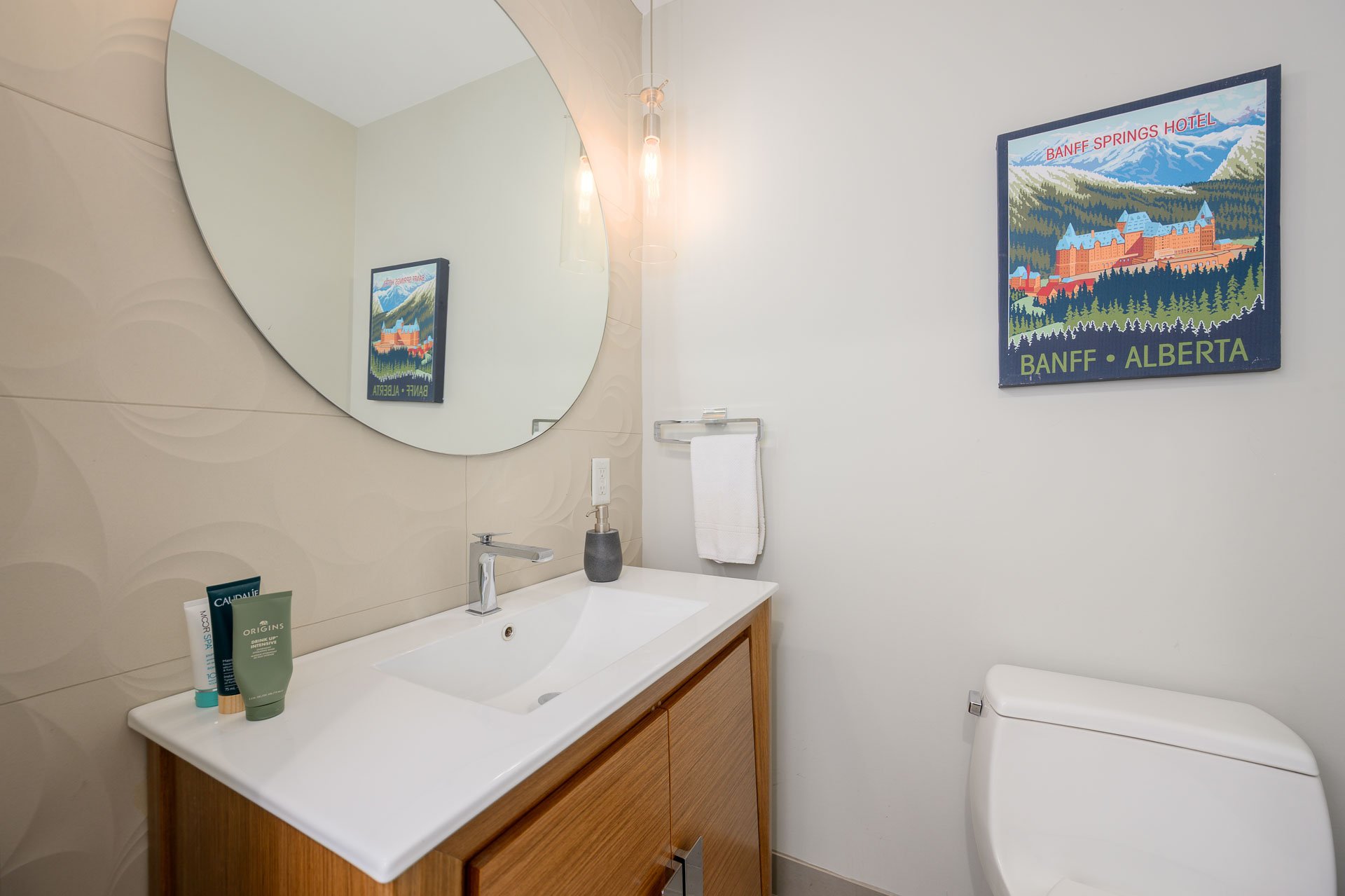 3201-Lonsdale-Ave-360hometours-023s.jpg