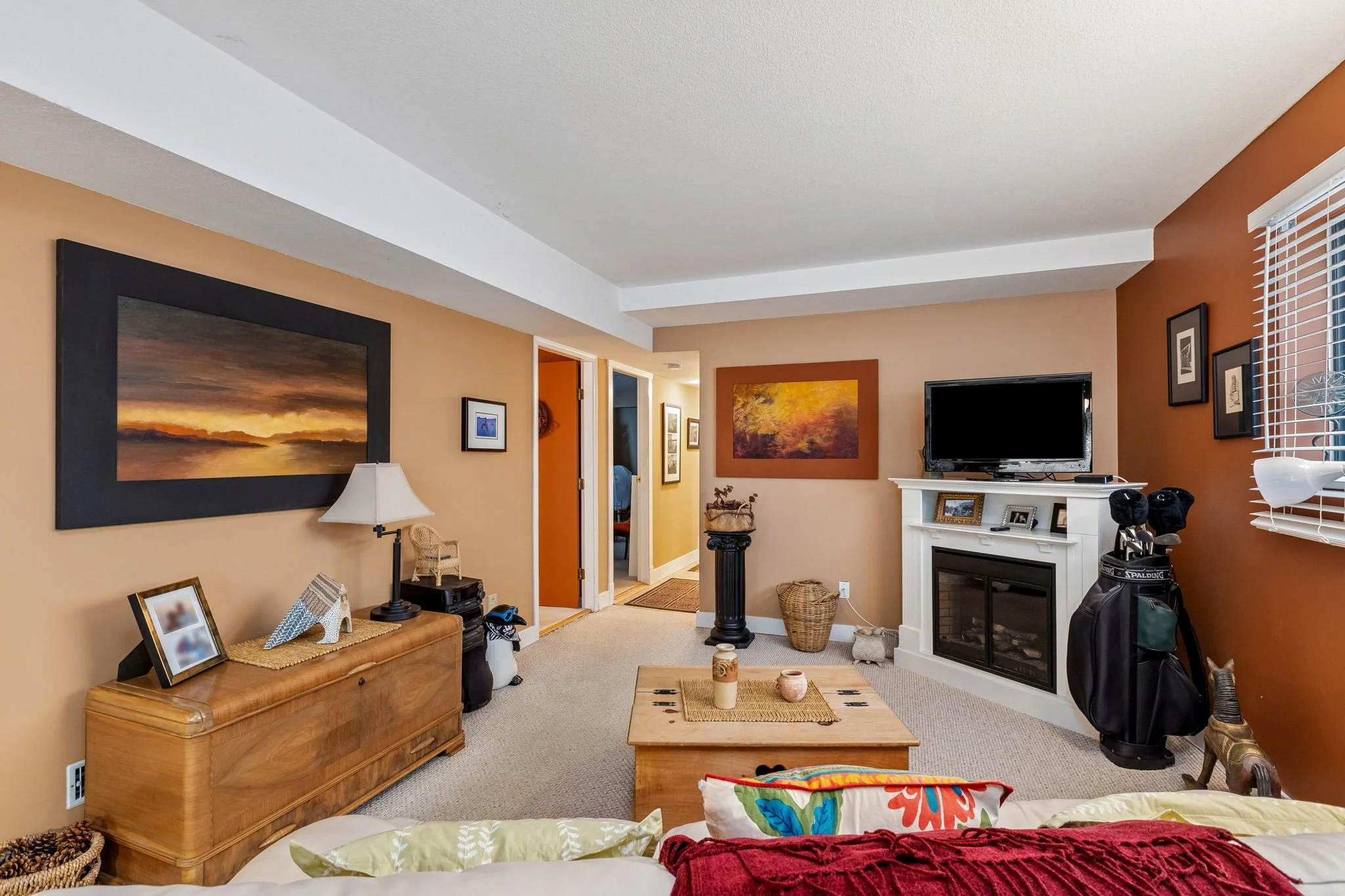 42-web-or-mls-3491 St George Ave_042.jpg