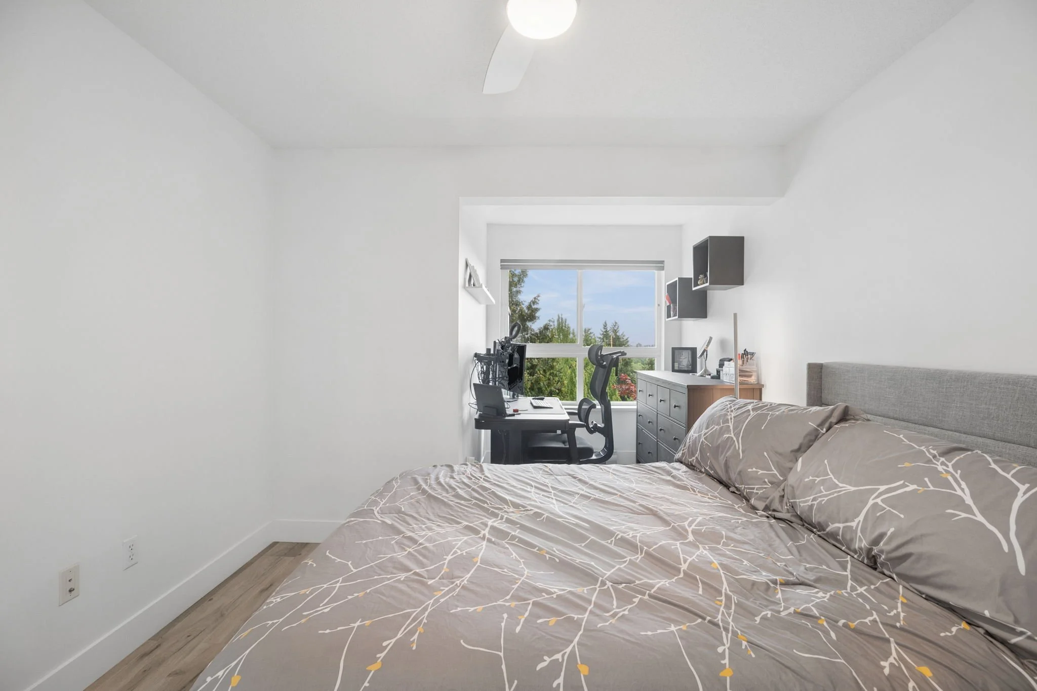 18-web-or-mls-202-3082 Dayanee Springs Blvd_018.jpg
