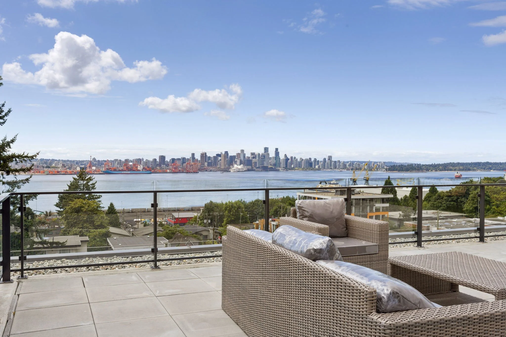 51-web-or-mls-563-422 E 3rd St_052.jpg