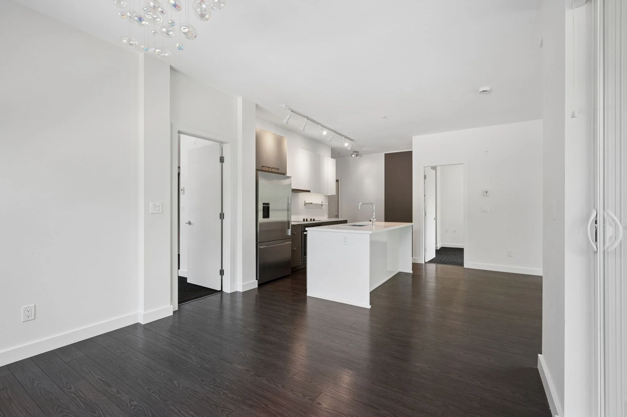 16-web-or-mls-204-1621 Hamilton Ave_016.jpg