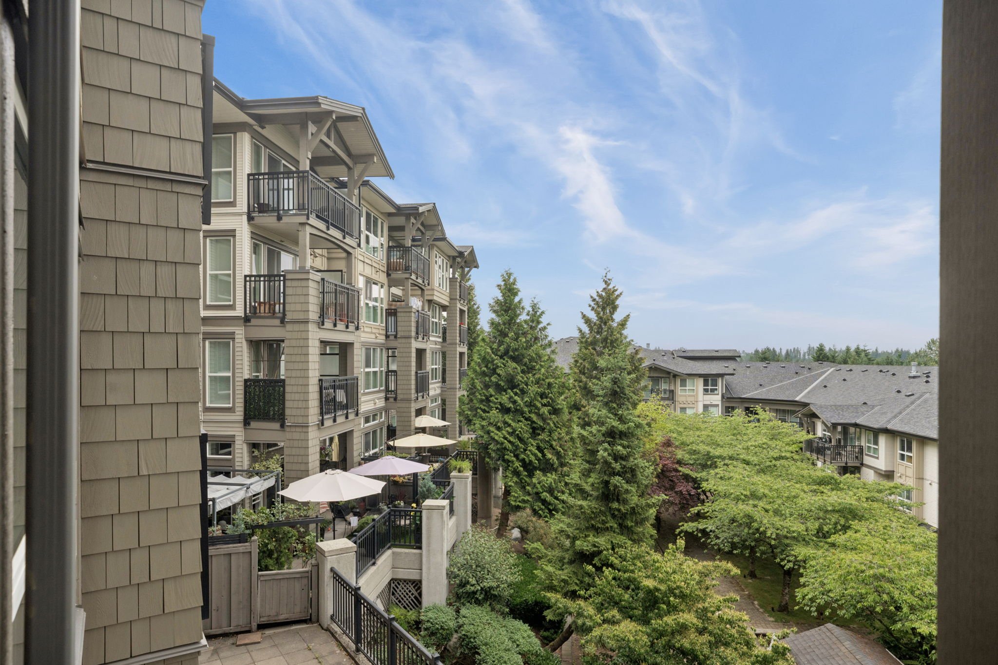 28-web-or-mls-202-3082 Dayanee Springs Blvd_028.jpg