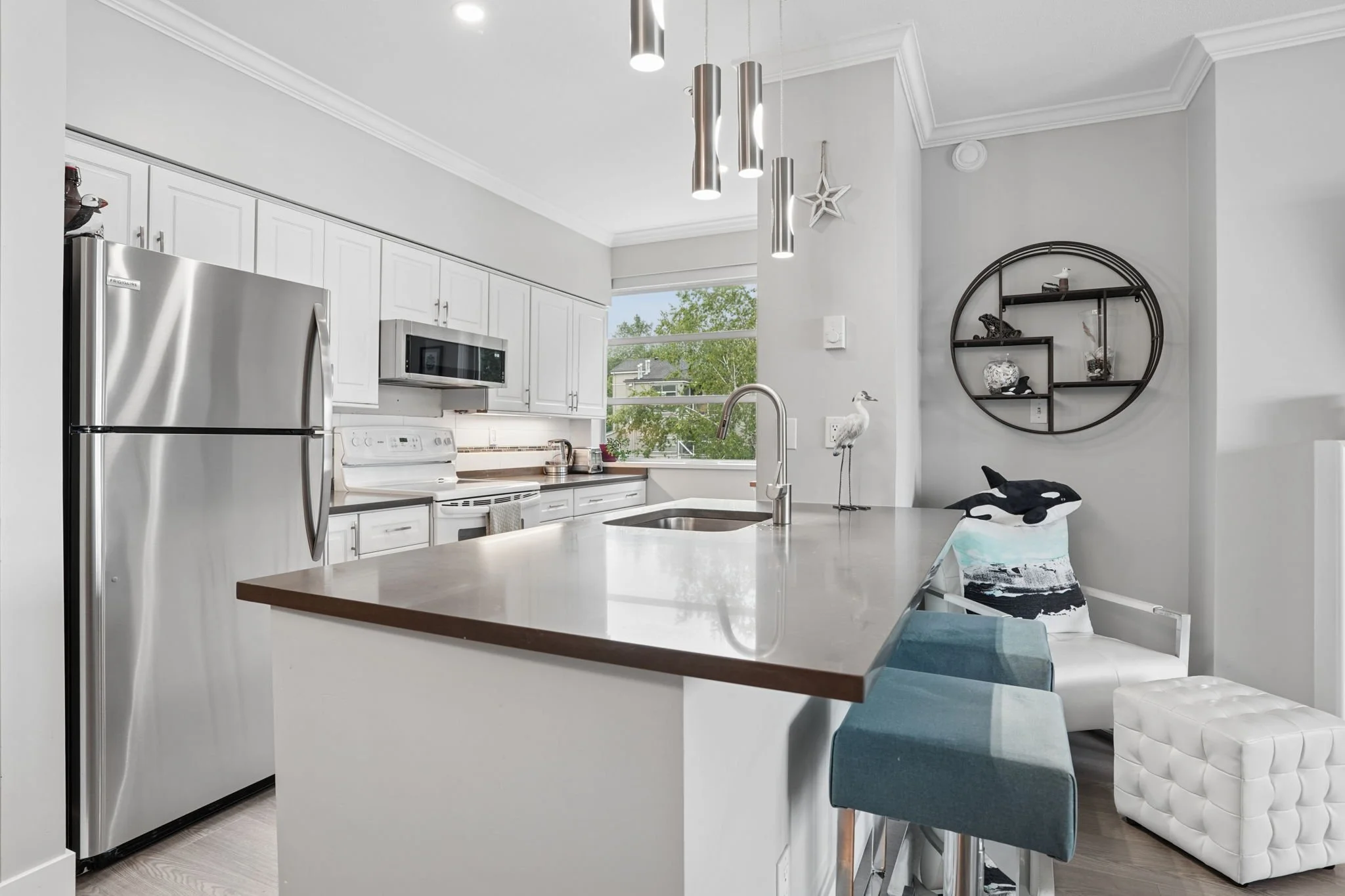 13-web-or-mls-311-2020 E Kent Ave_013.jpg
