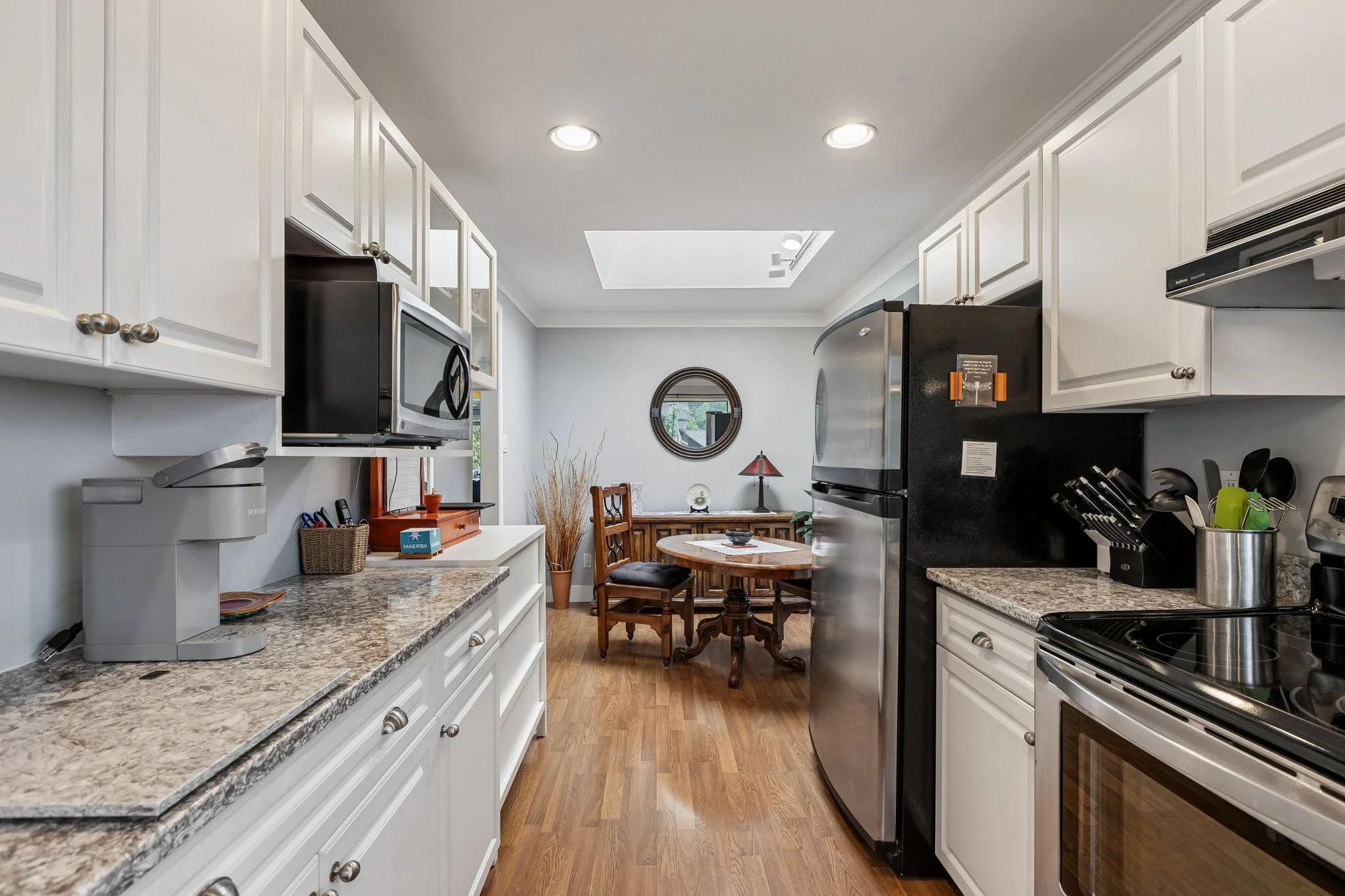 26-web-or-mls-3491 St George Ave_026.jpg