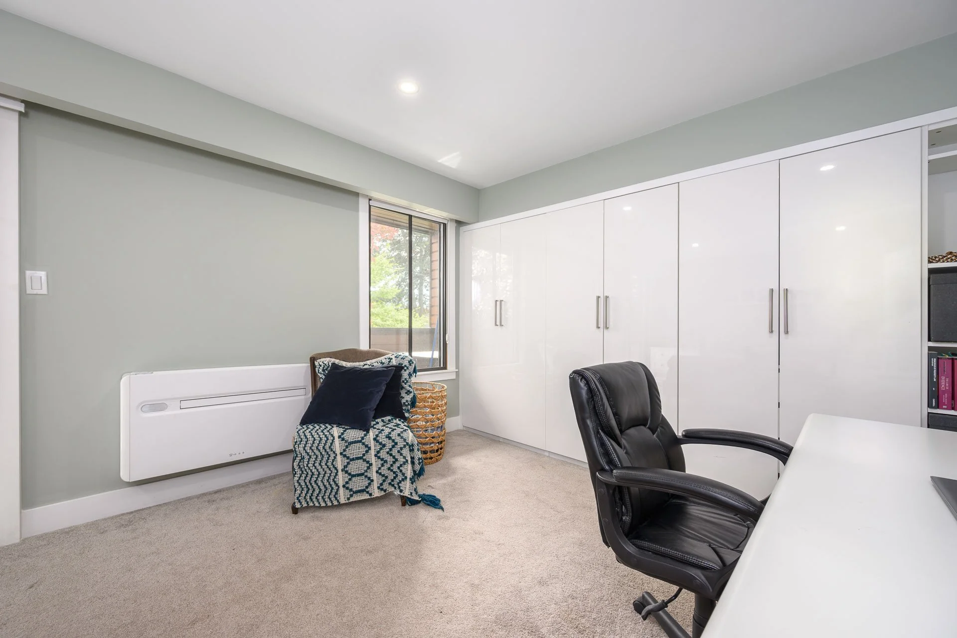3201-Lonsdale-Ave-360hometours-028s.jpg