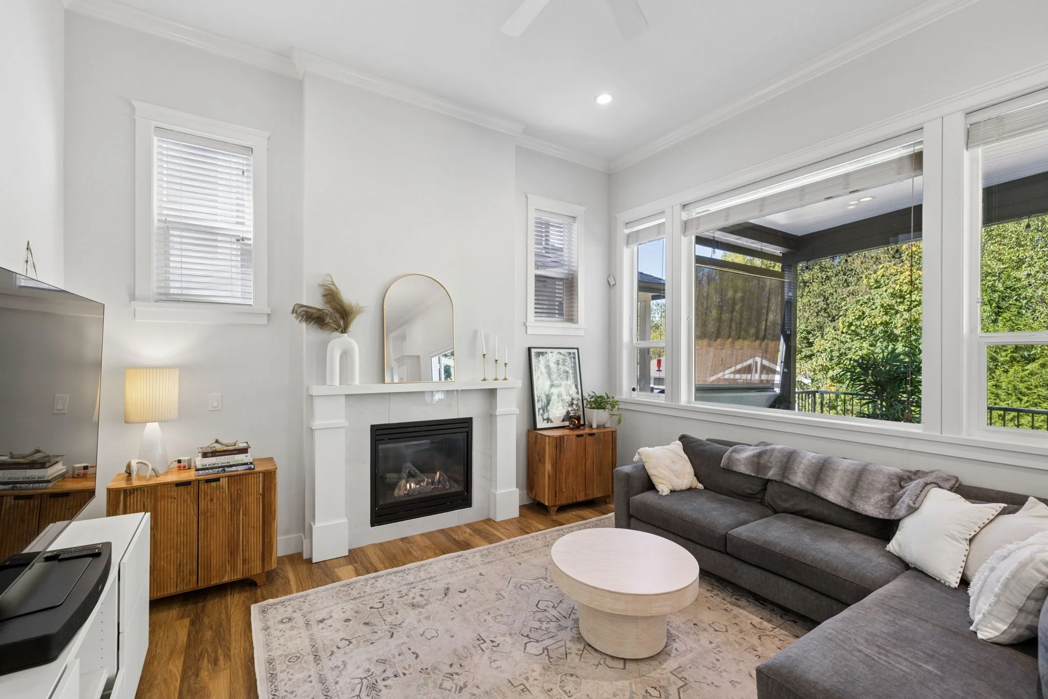 5-web-or-mls-24371104Ave_005.jpg
