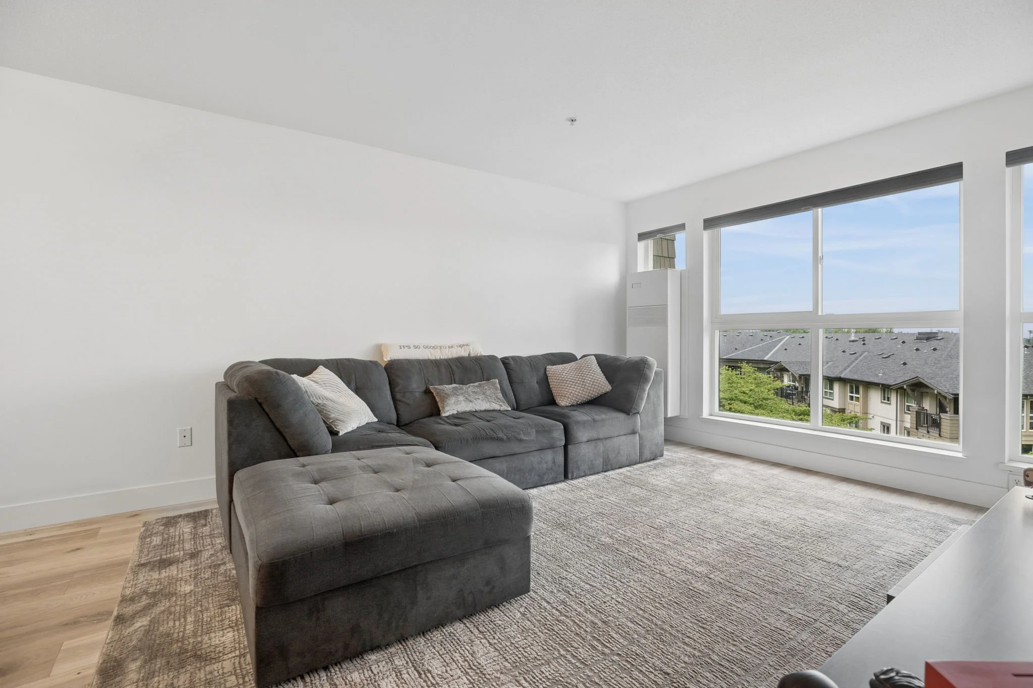 4-web-or-mls-202-3082 Dayanee Springs Blvd_004.jpg