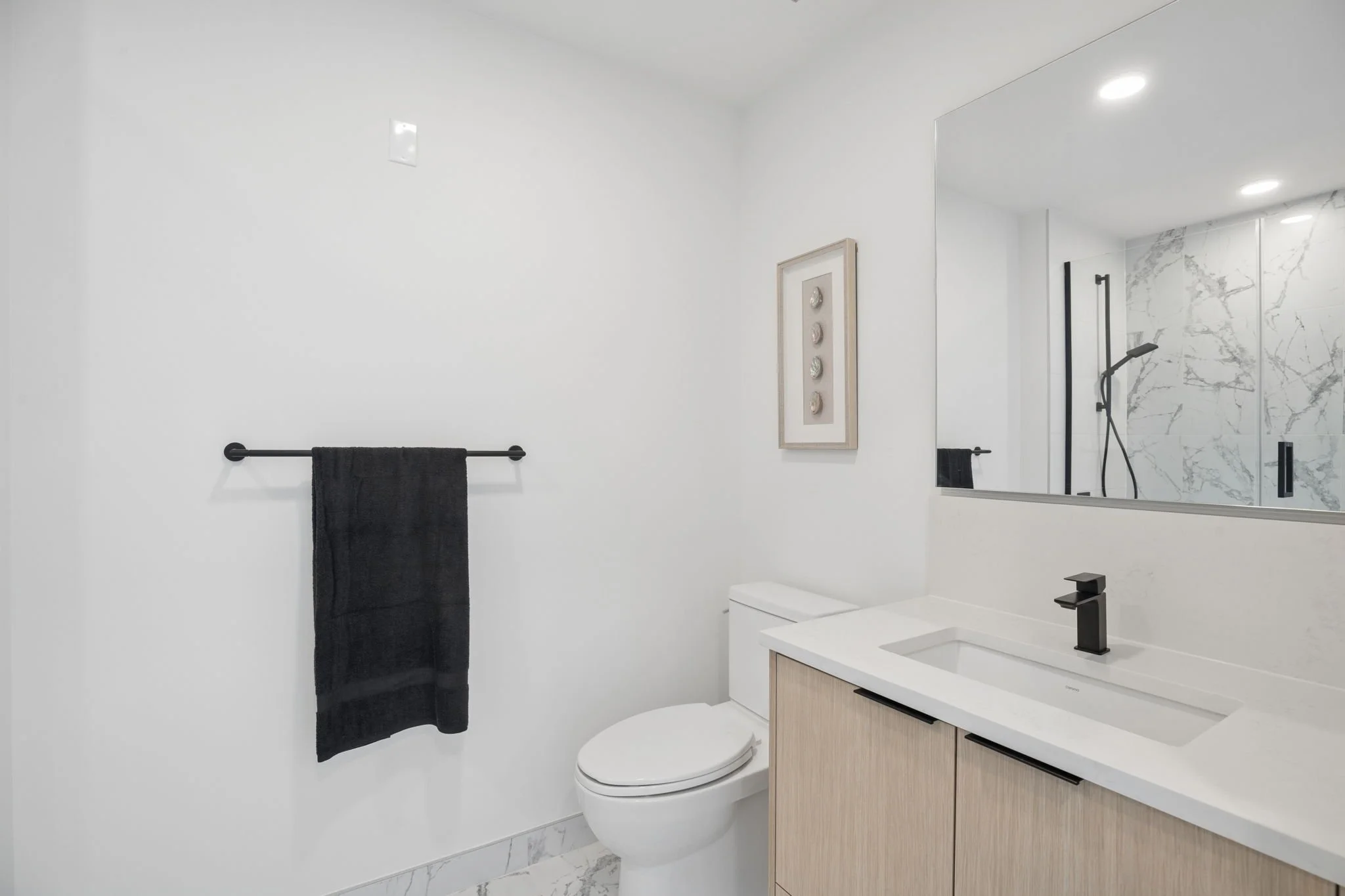 30-web-or-mls-563-422 E 3rd St_030.jpg