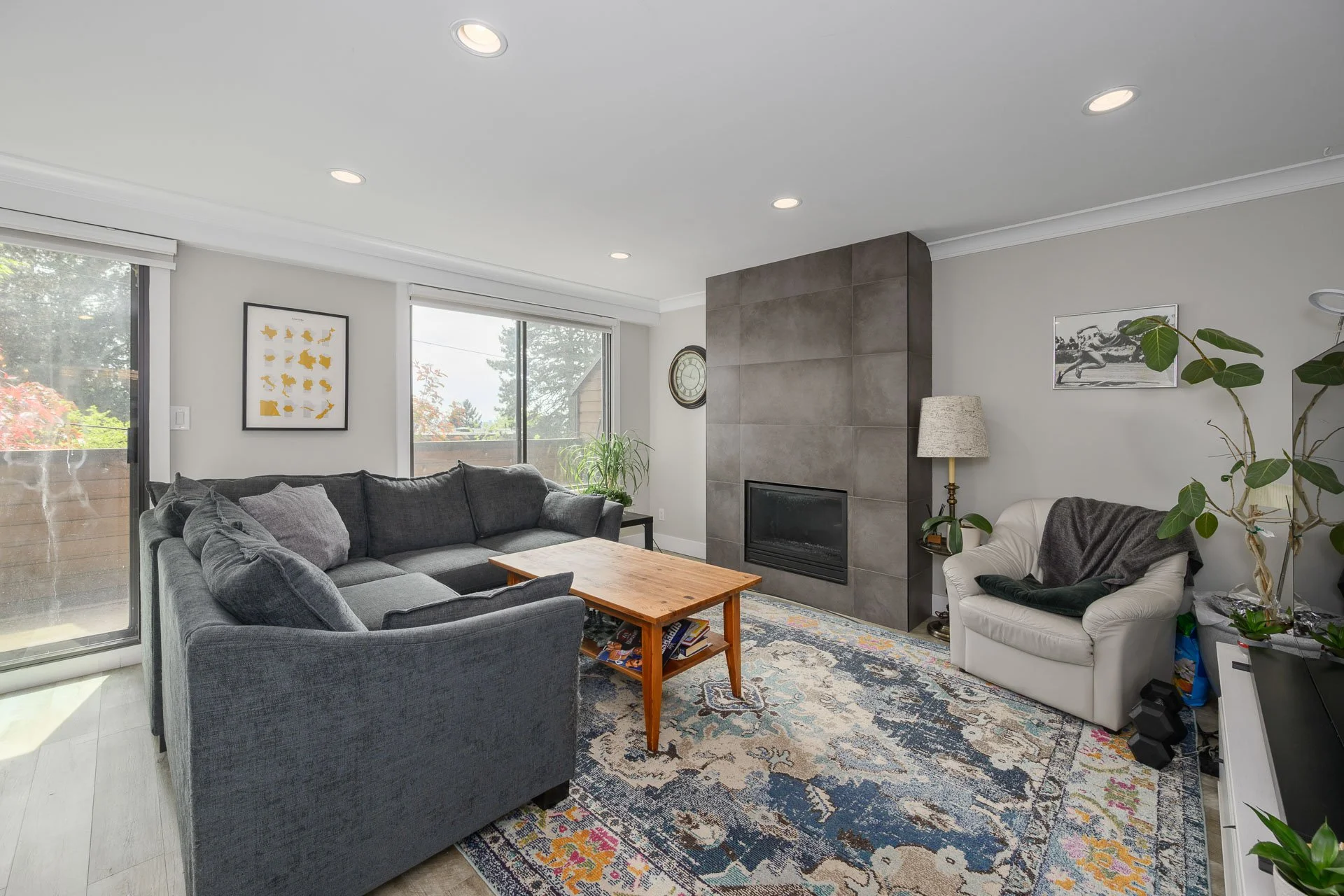 3201-Lonsdale-Ave-360hometours-006s.jpg
