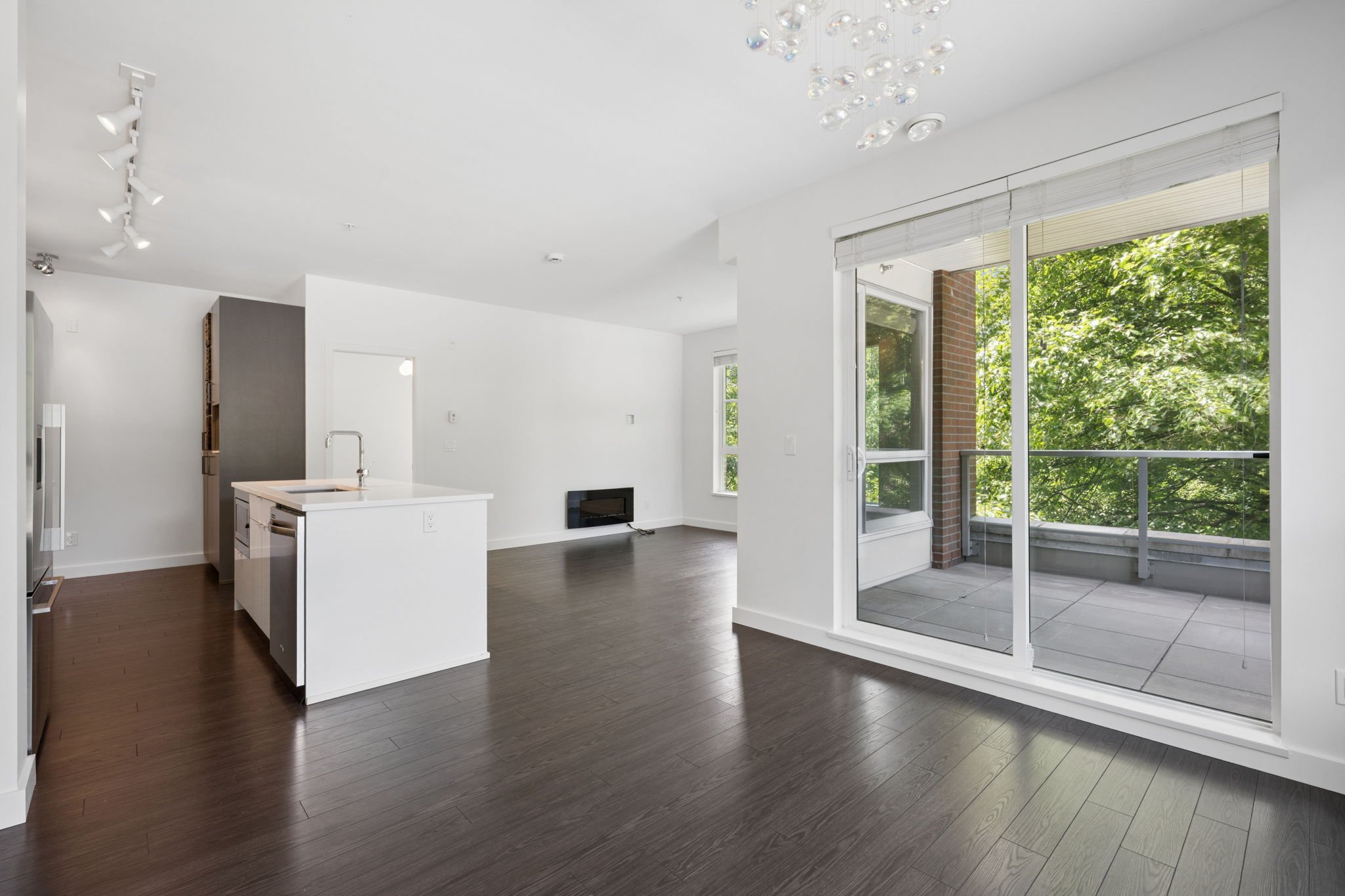 15-web-or-mls-204-1621 Hamilton Ave_015.jpg